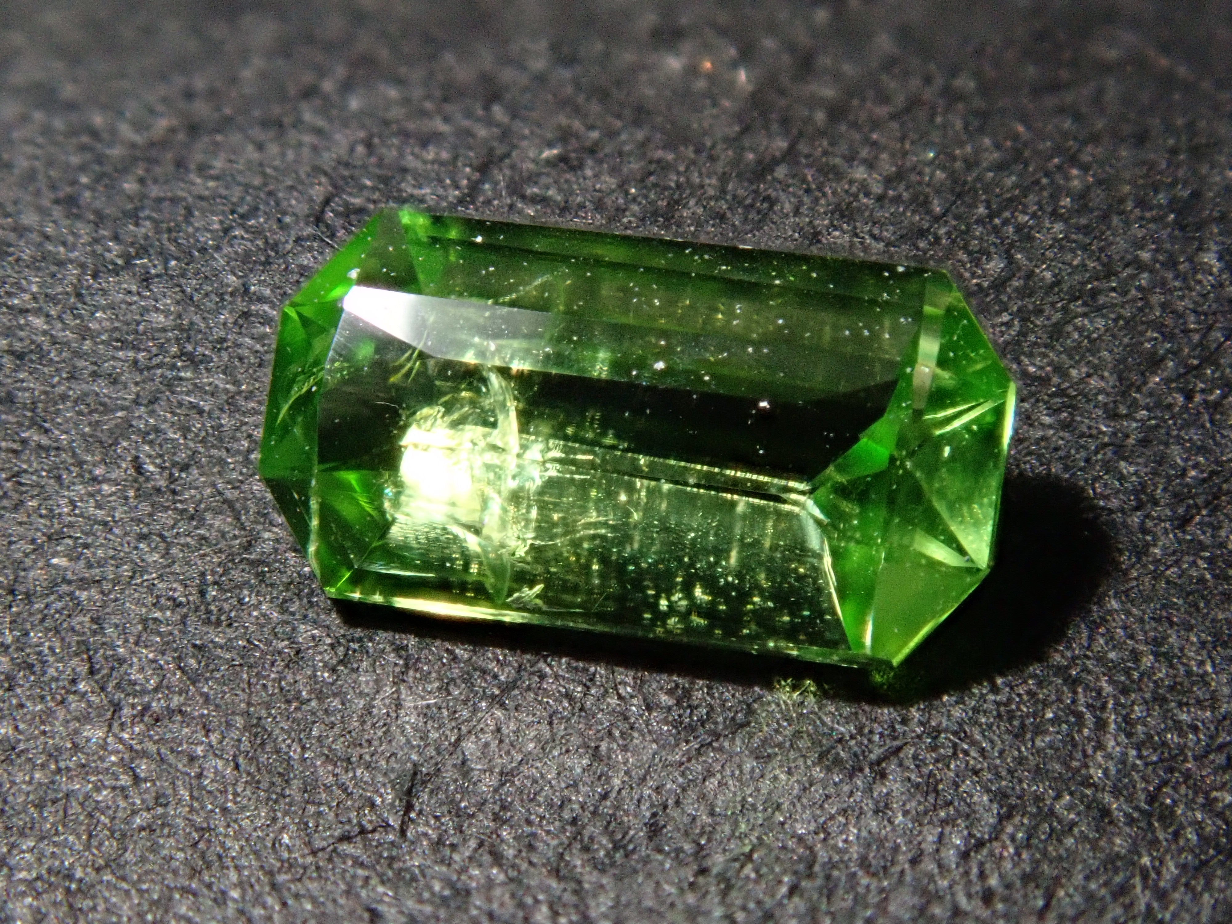 【10/29 22時販売】タンザニア産ミントダイオプサイド 0.364ctルース