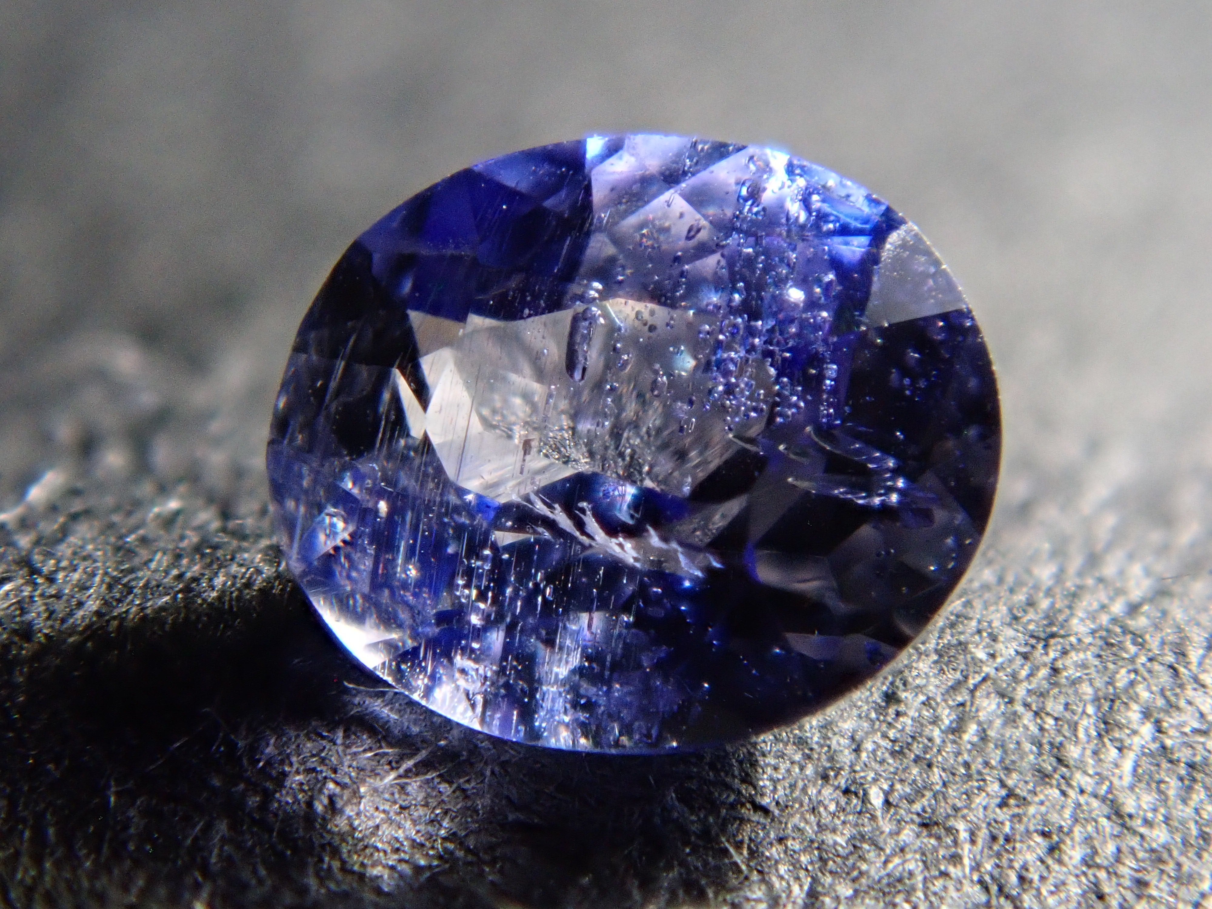 【抽選販売：10/31(金)10時am〆】マダガスカル産デュモルチェライト 0.195ctルース