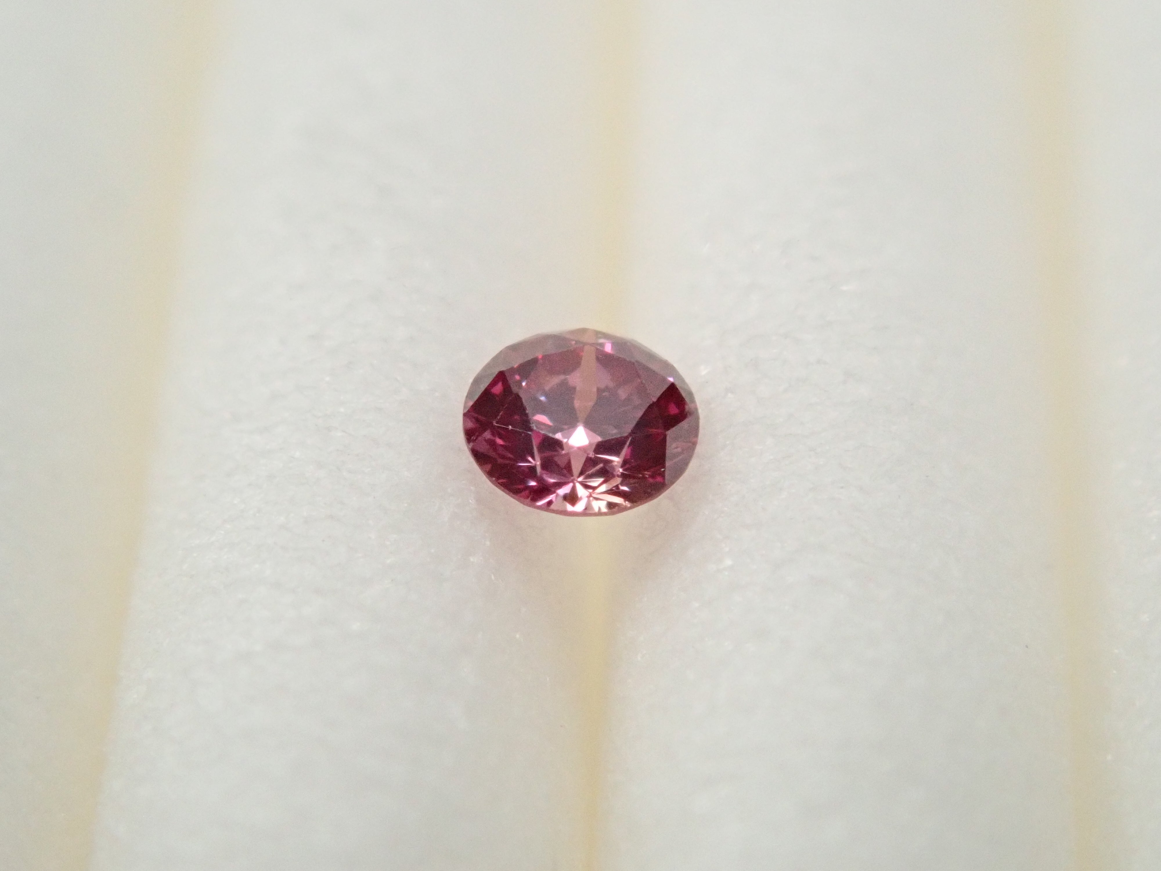 【32501720掲載】ピンクダイヤモンド（トリートメント） 0.030ctルース(FANCY VIVID PURPLISH PINK, VS-2)