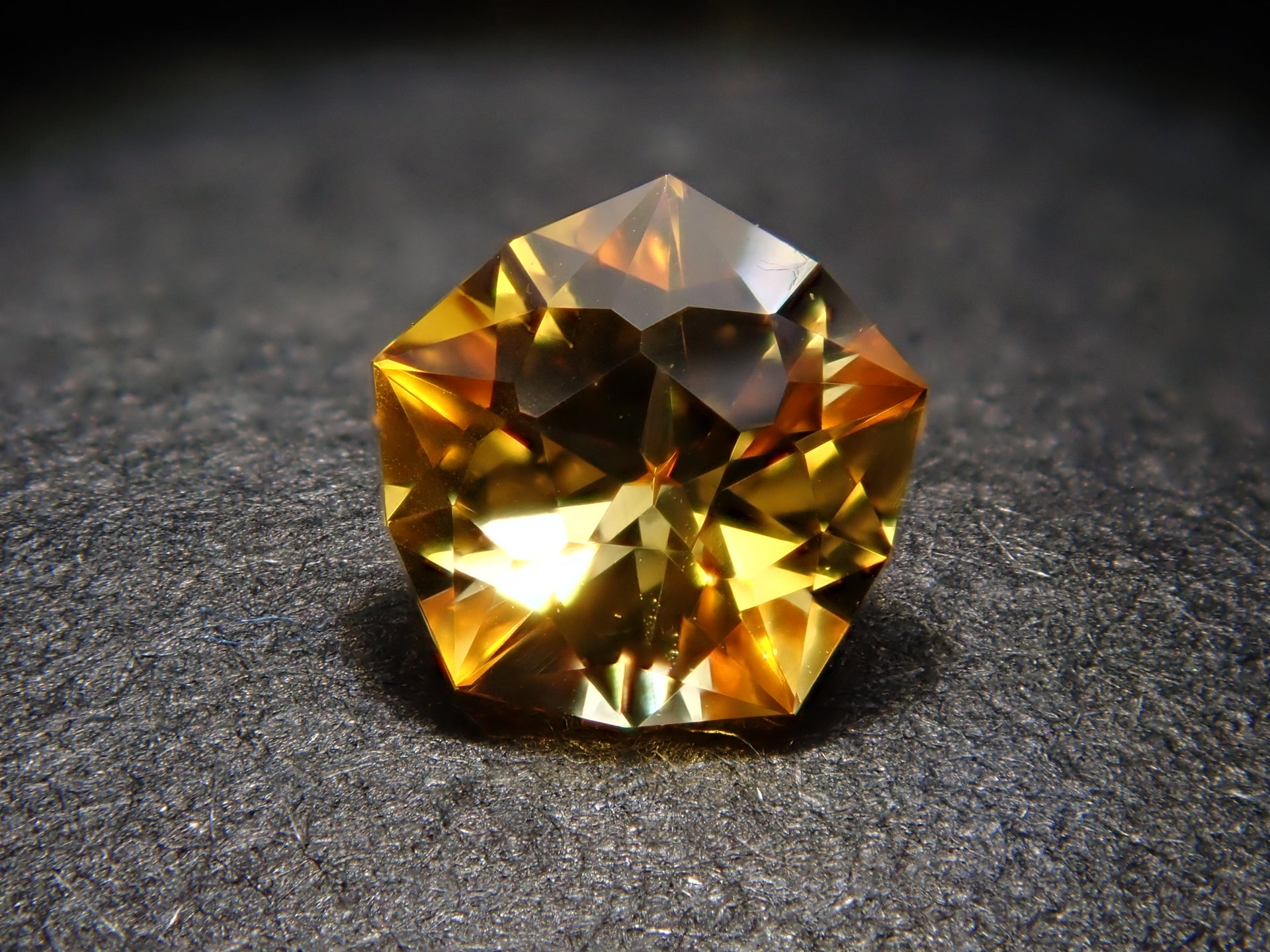 PA239757.jpg?v=1729742594&  