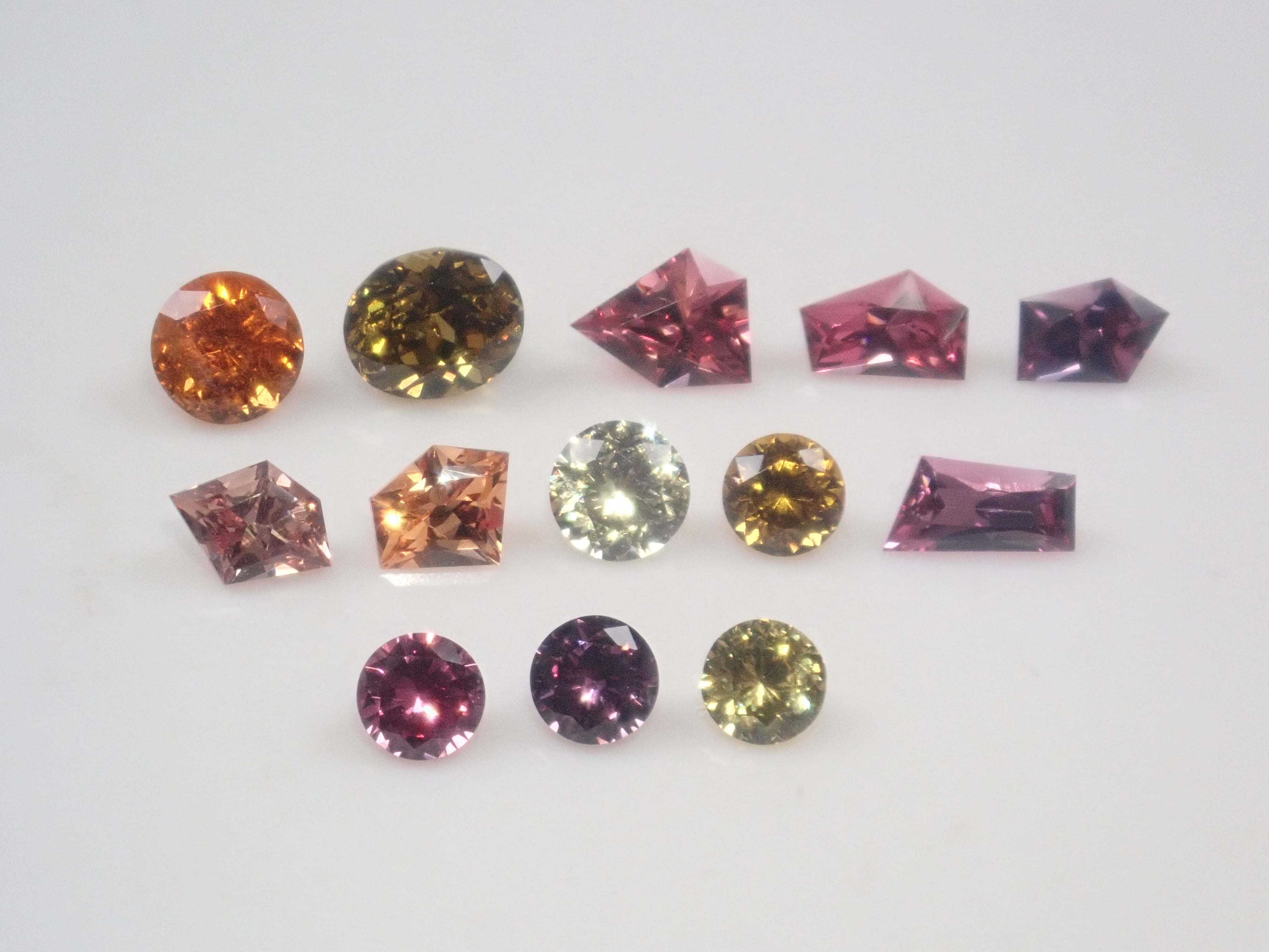 【10/31 22時販売】《限定15石》甲州貴石切子2石を含むガーネットガチャ1石ルース《複数購入割引有》