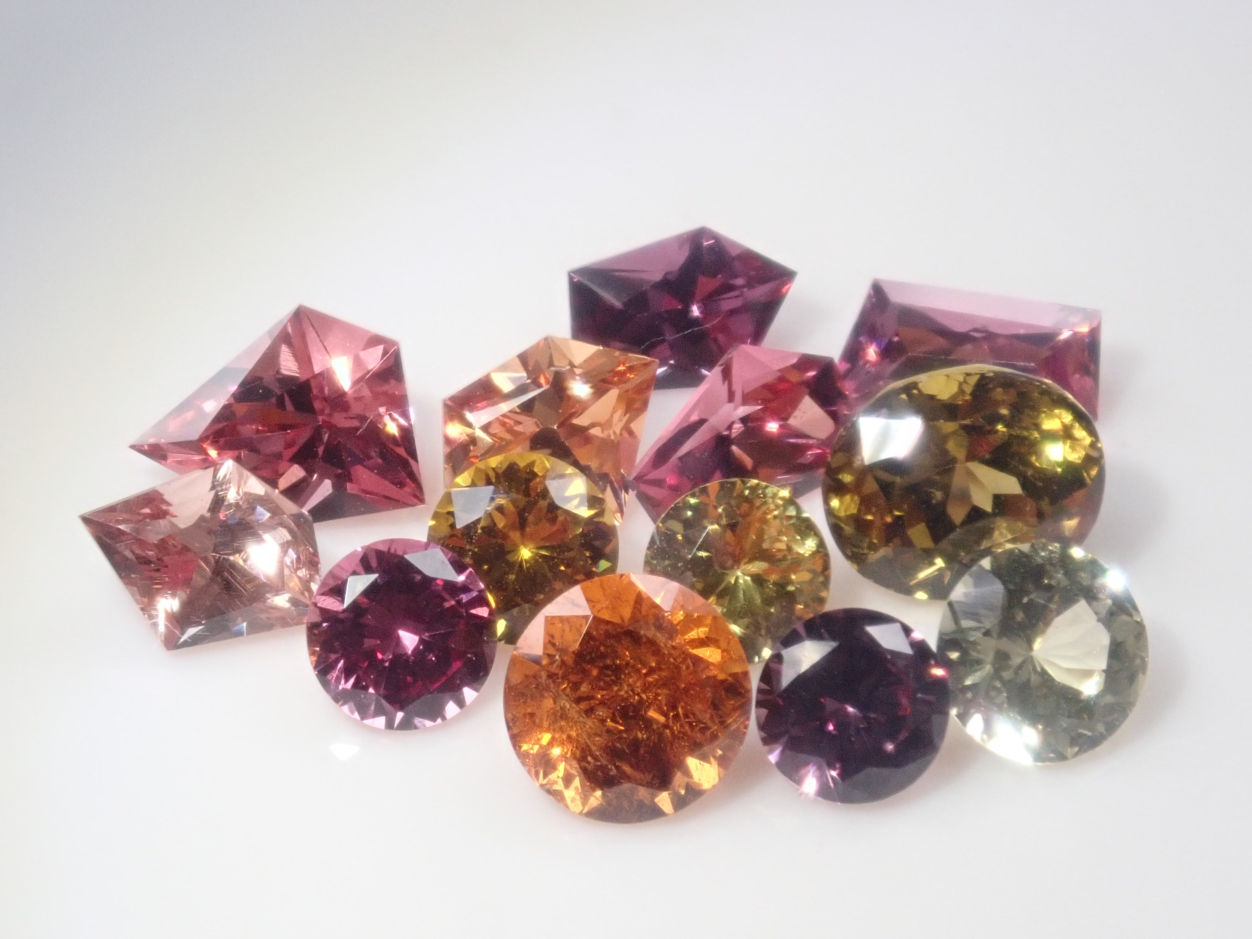 【10/31 22時販売】《限定15石》甲州貴石切子2石を含むガーネットガチャ1石ルース《複数購入割引有》