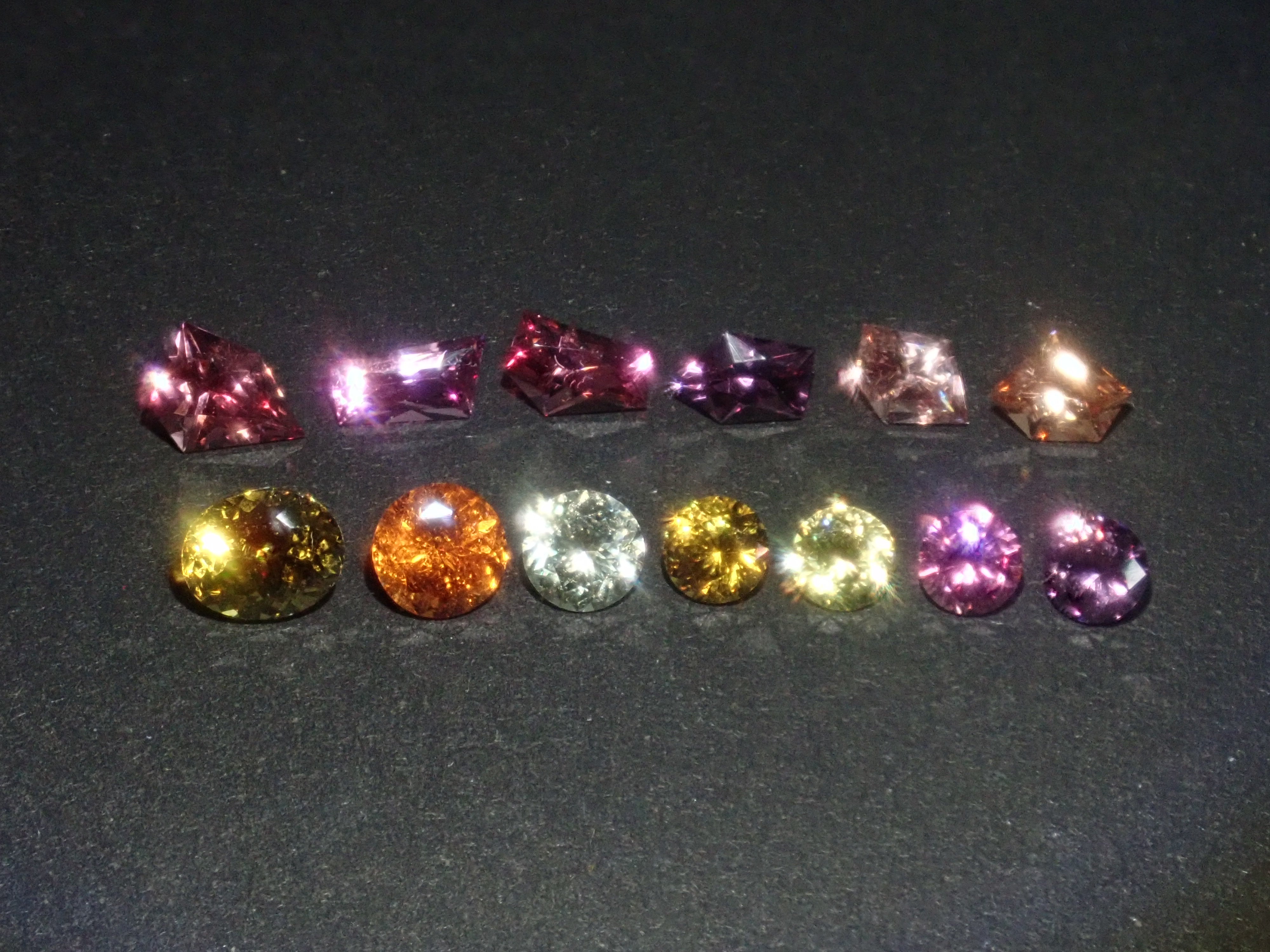 【10/31 22時販売】《限定15石》甲州貴石切子2石を含むガーネットガチャ1石ルース《複数購入割引有》