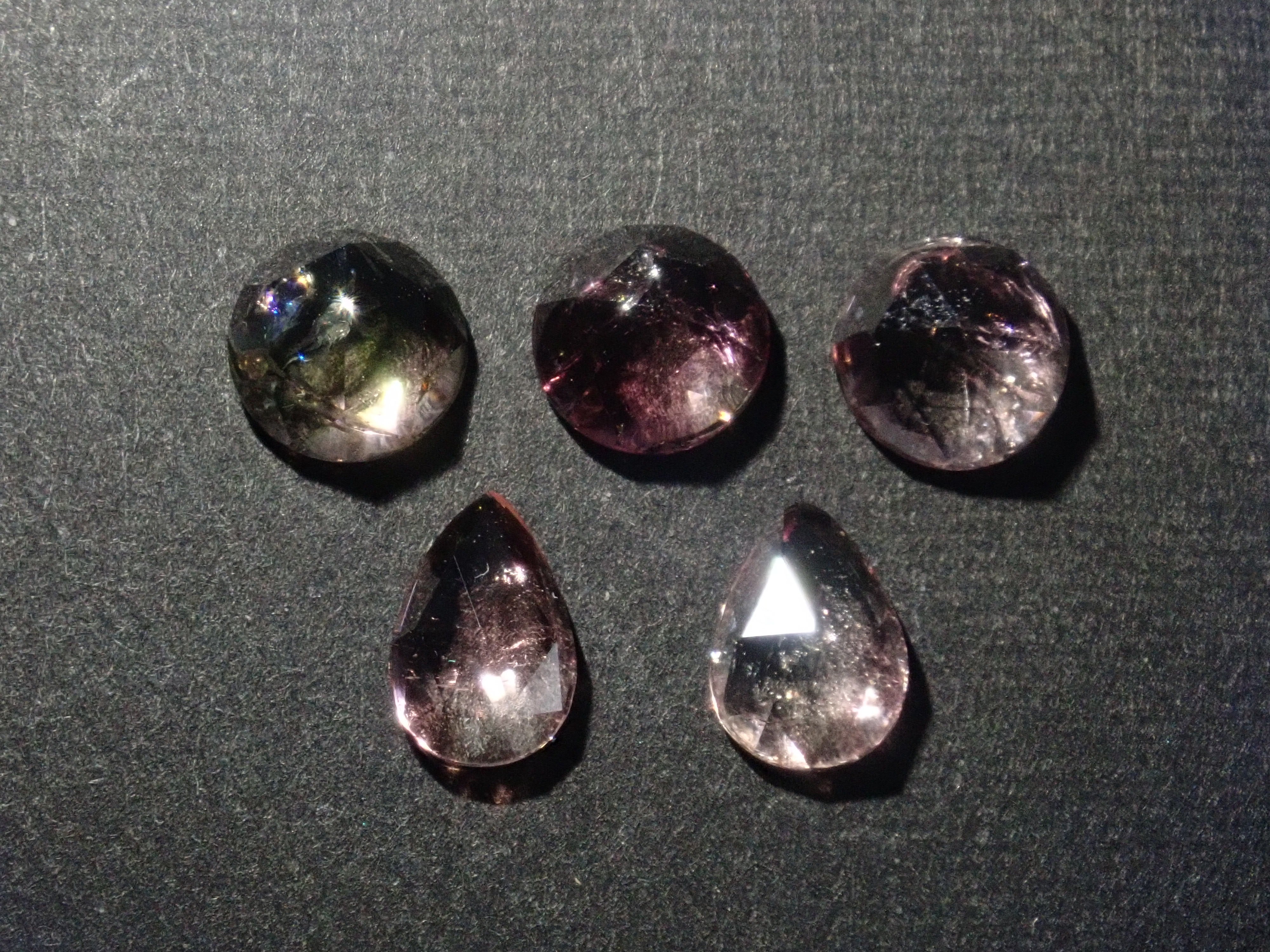 【10月10日晚間10點開售】【限量10顆】贏取一顆雙色寶石扭蛋中的裸石雙色歐幾裡得寶石【多買有優惠】