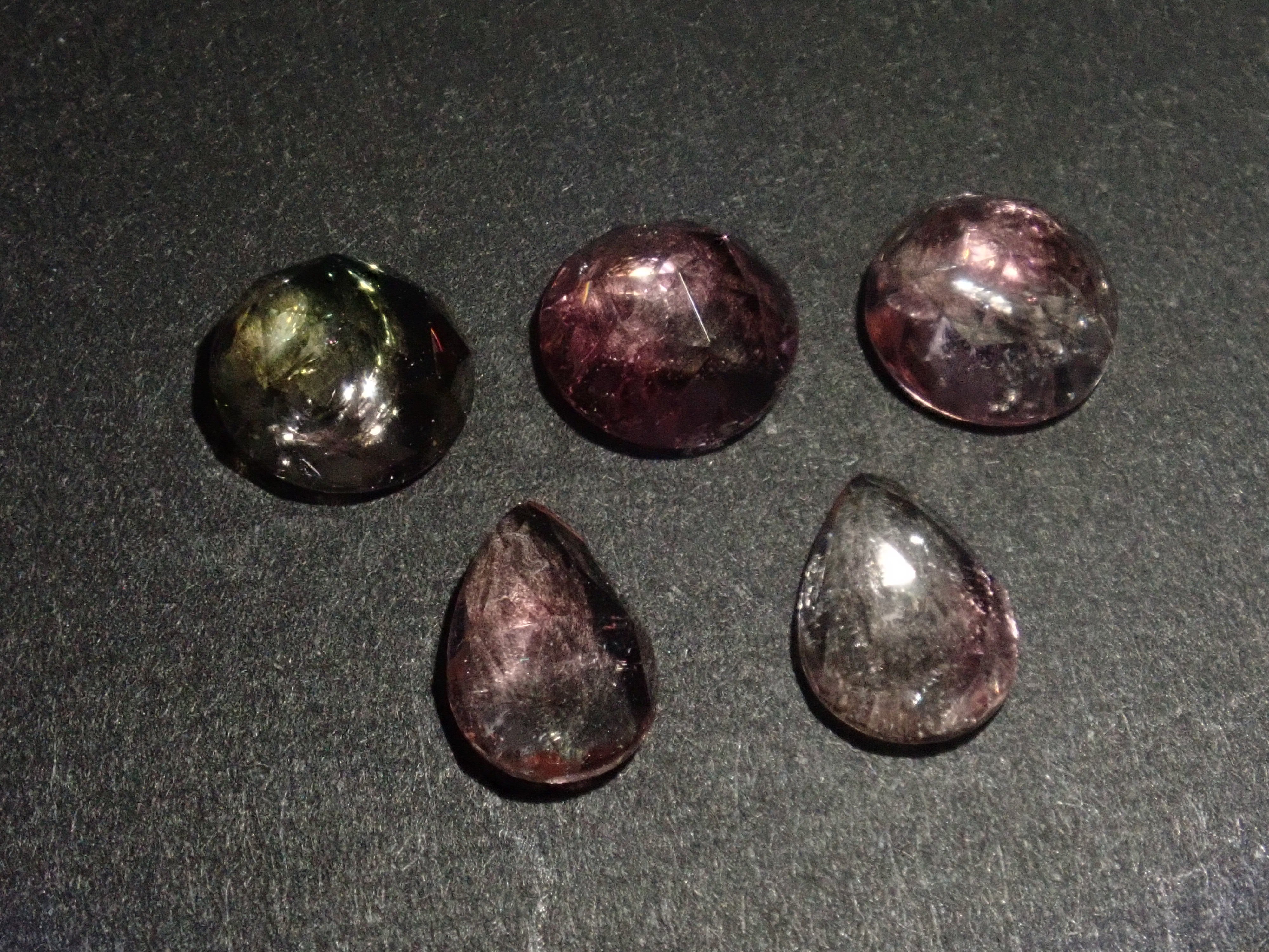 【10月10日晚間10點開售】【限量10顆】贏取一顆雙色寶石扭蛋中的裸石雙色歐幾裡得寶石【多買有優惠】