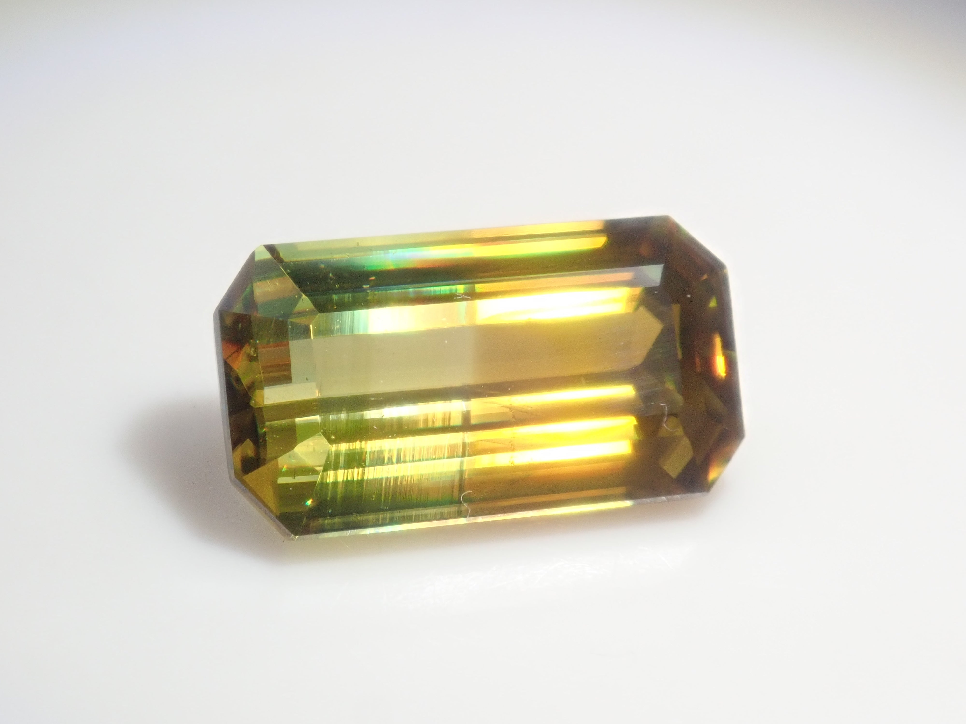 【10月10日晚間10點開售】【限量10顆】贏取一顆雙色寶石扭蛋中的裸石雙色歐幾裡得寶石【多買有優惠】