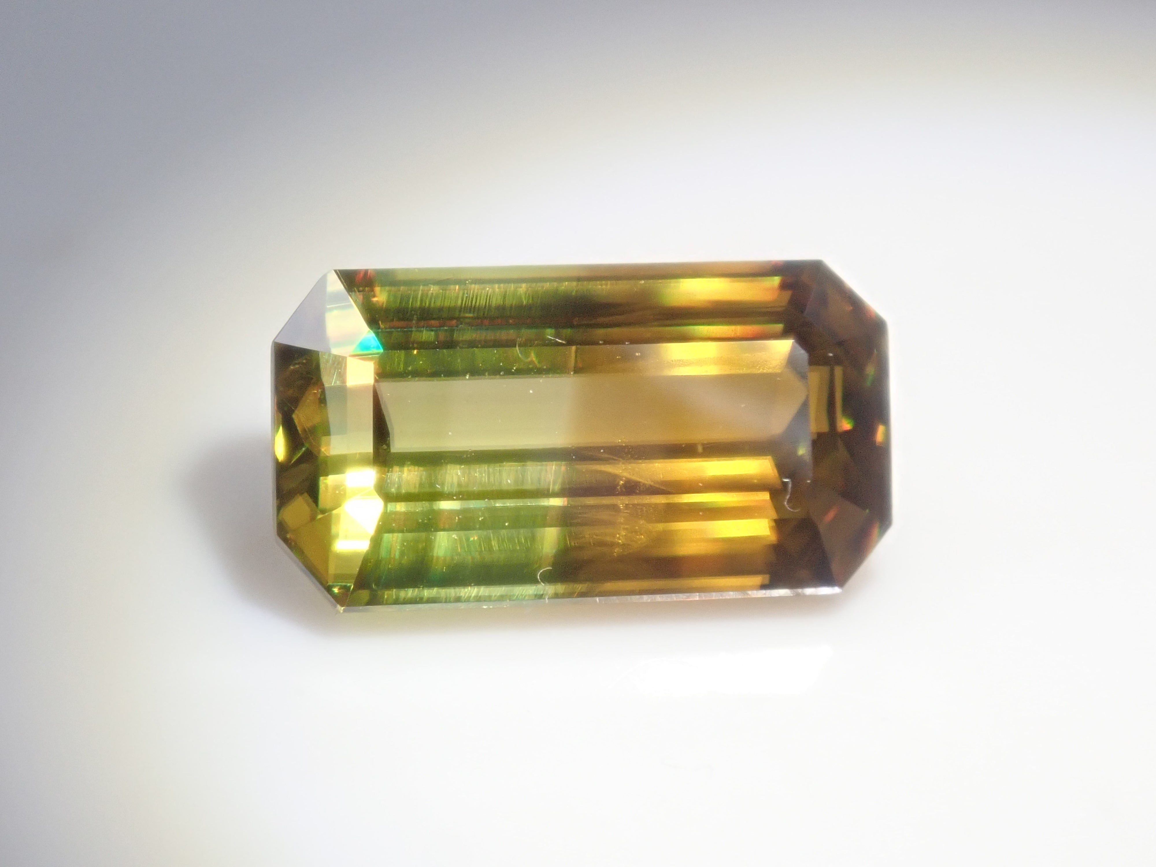 【10月10日晚間10點開售】【限量10顆】贏取一顆雙色寶石扭蛋中的裸石雙色歐幾裡得寶石【多買有優惠】