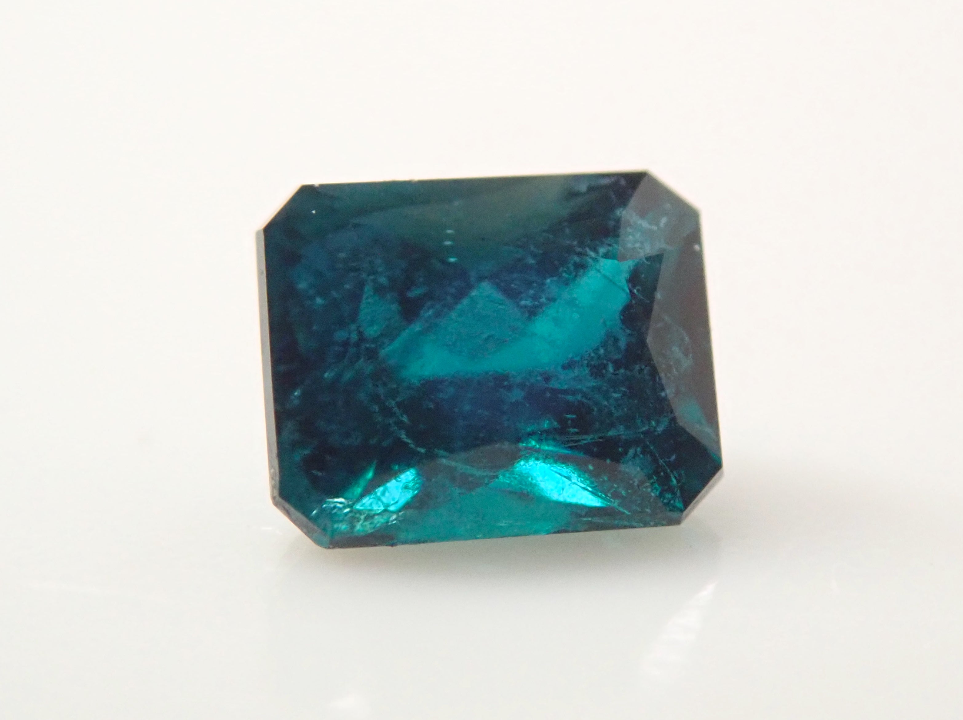 【10/31 22時販売】マダガスカル産グランディディエライト 0.168ctルース