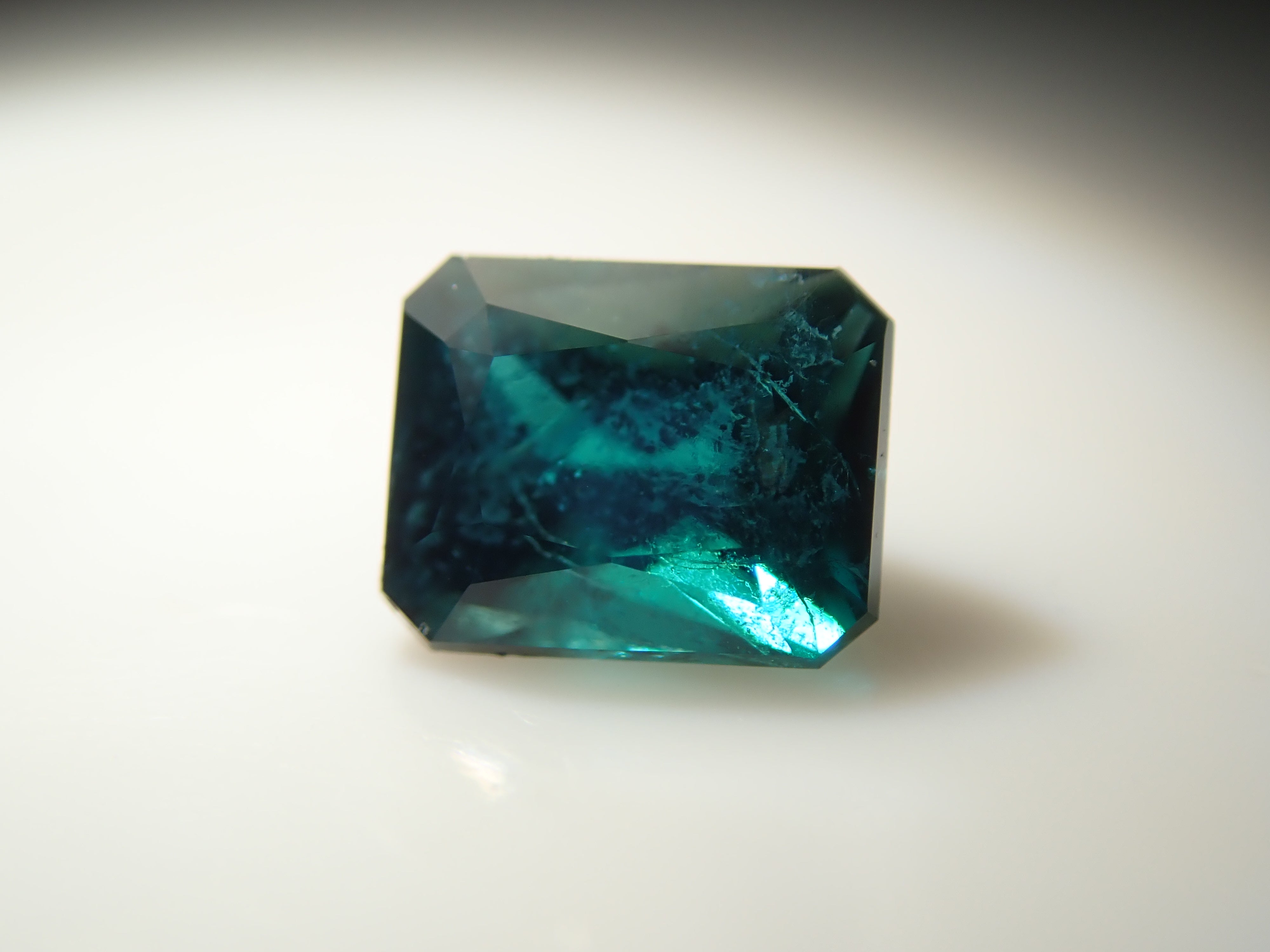 【10/31 22時販売】マダガスカル産グランディディエライト 0.168ctルース