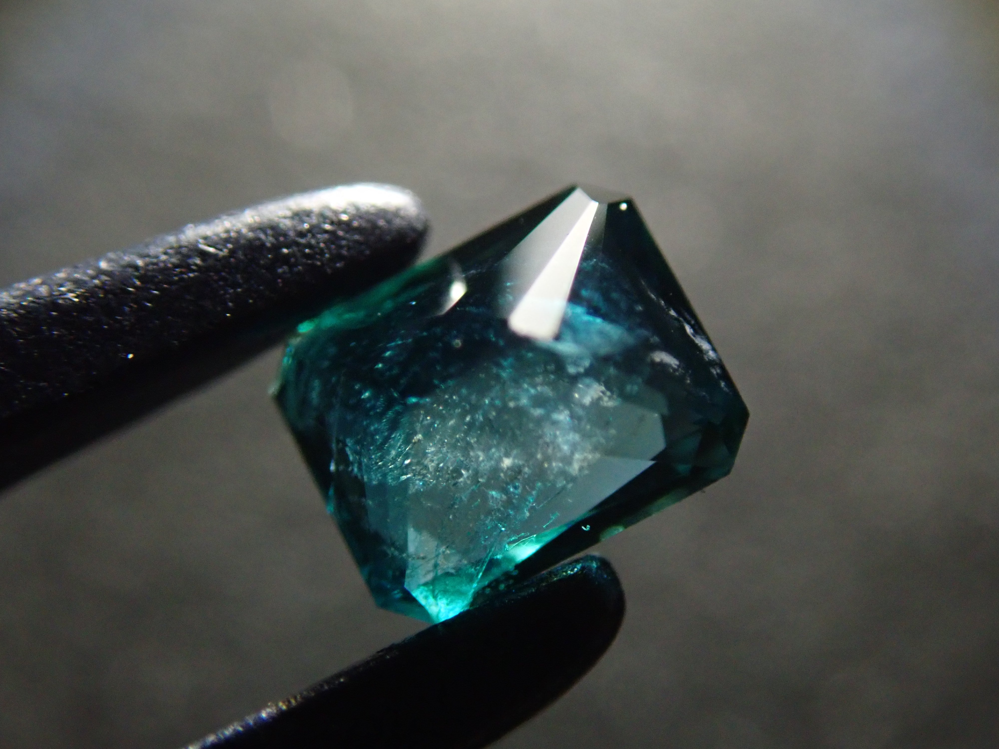 マダガスカル産グランディディエライト 0.168ctルース