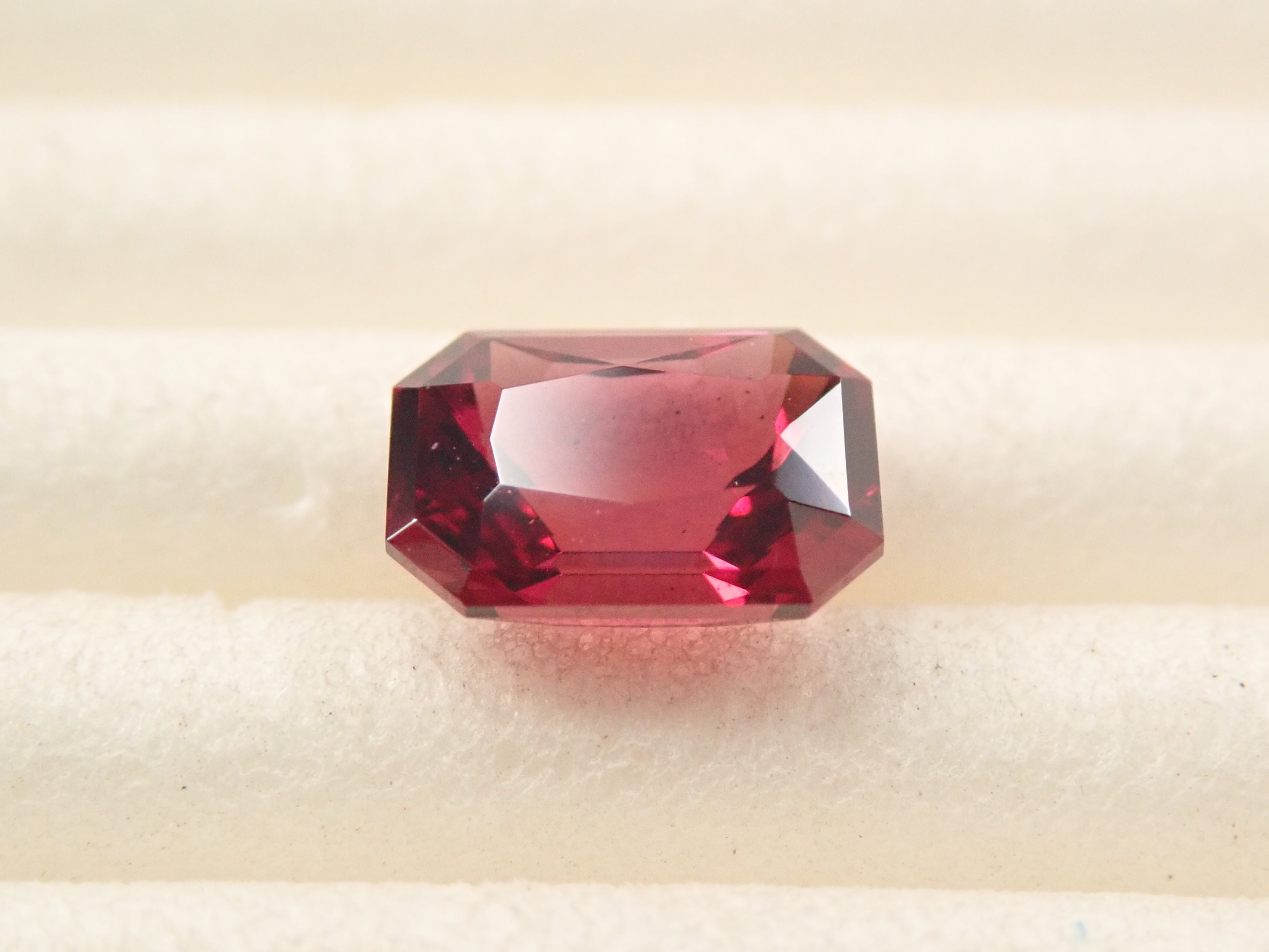 【11/1 22時販売】モザンビーク産ロードライトガーネット 0.835ctルース