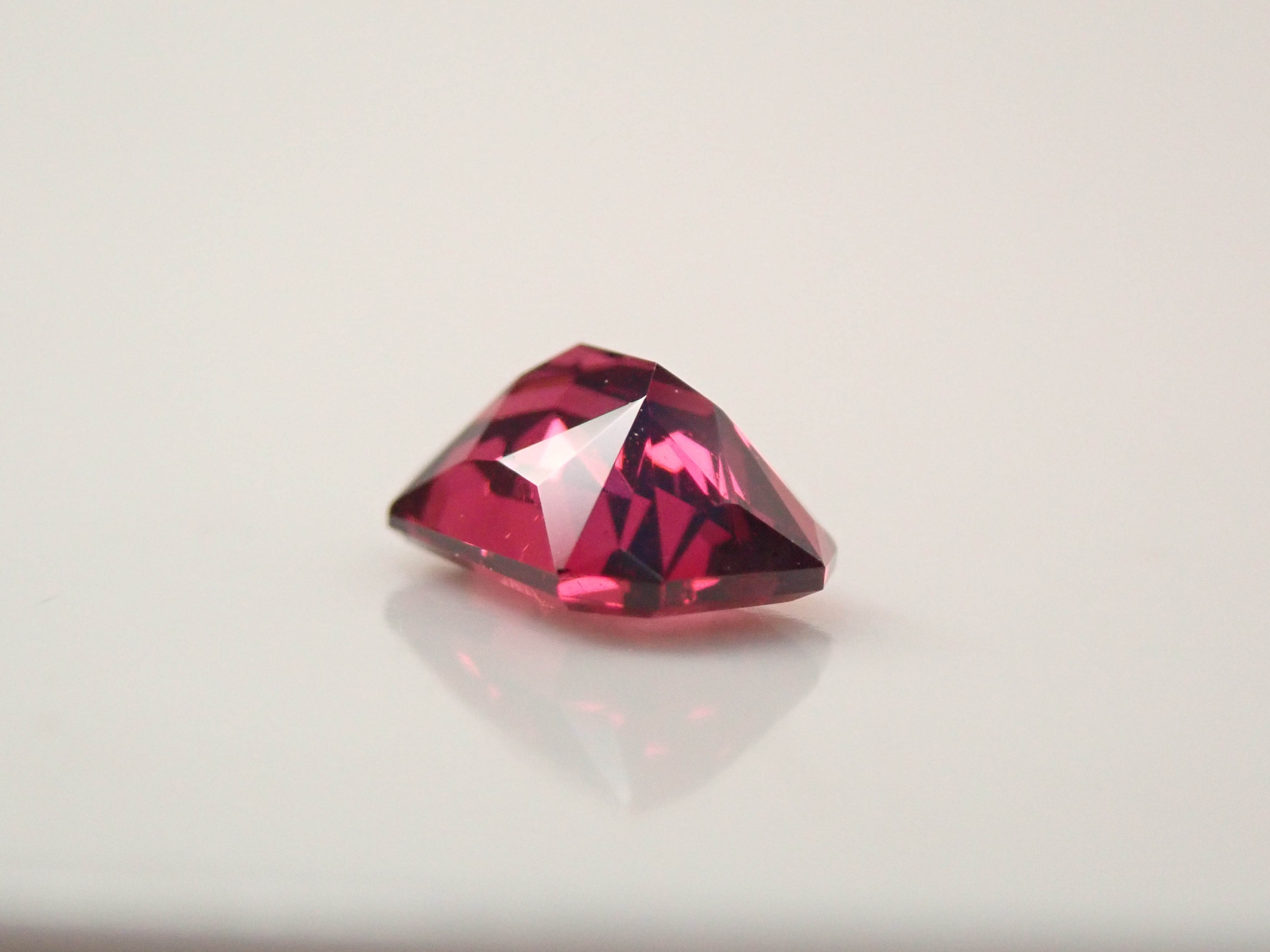 【11/1 22時販売】モザンビーク産ロードライトガーネット 0.835ctルース