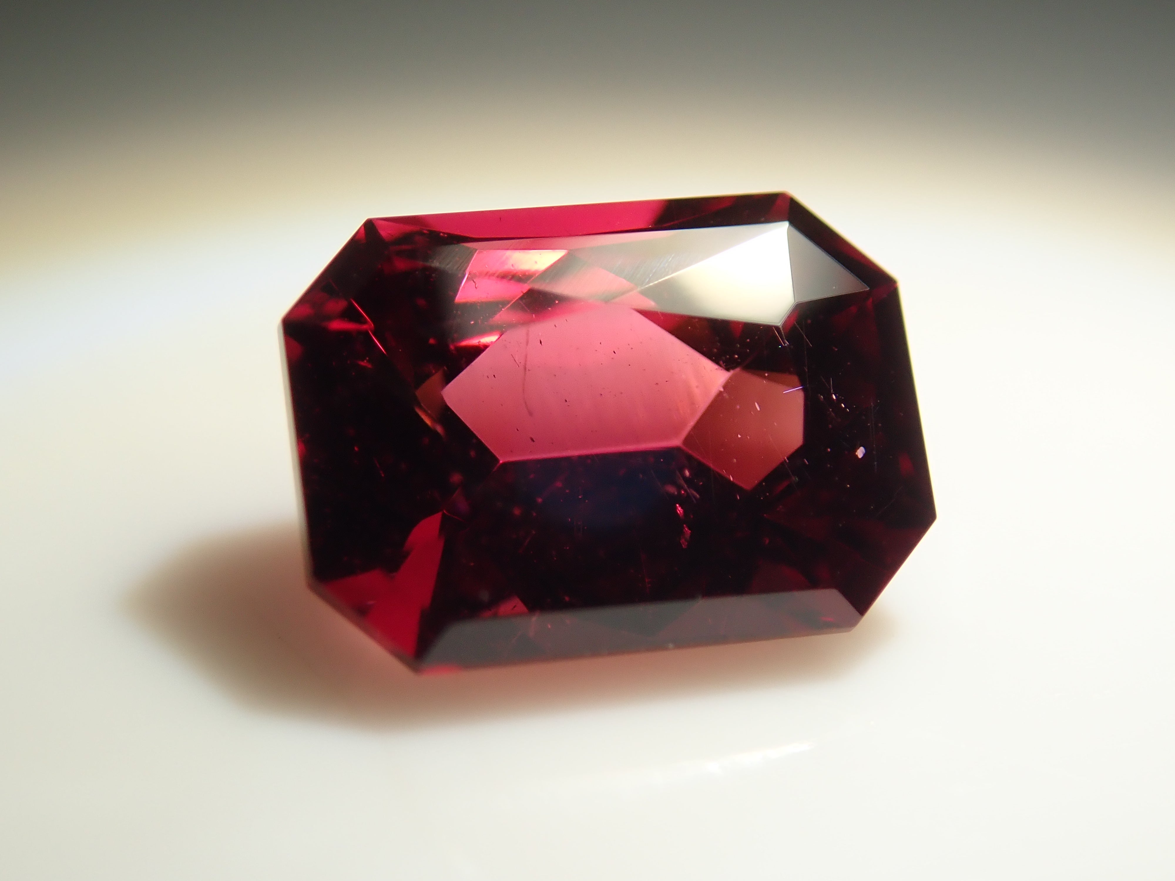 【11/1 22時販売】モザンビーク産ロードライトガーネット 0.835ctルース