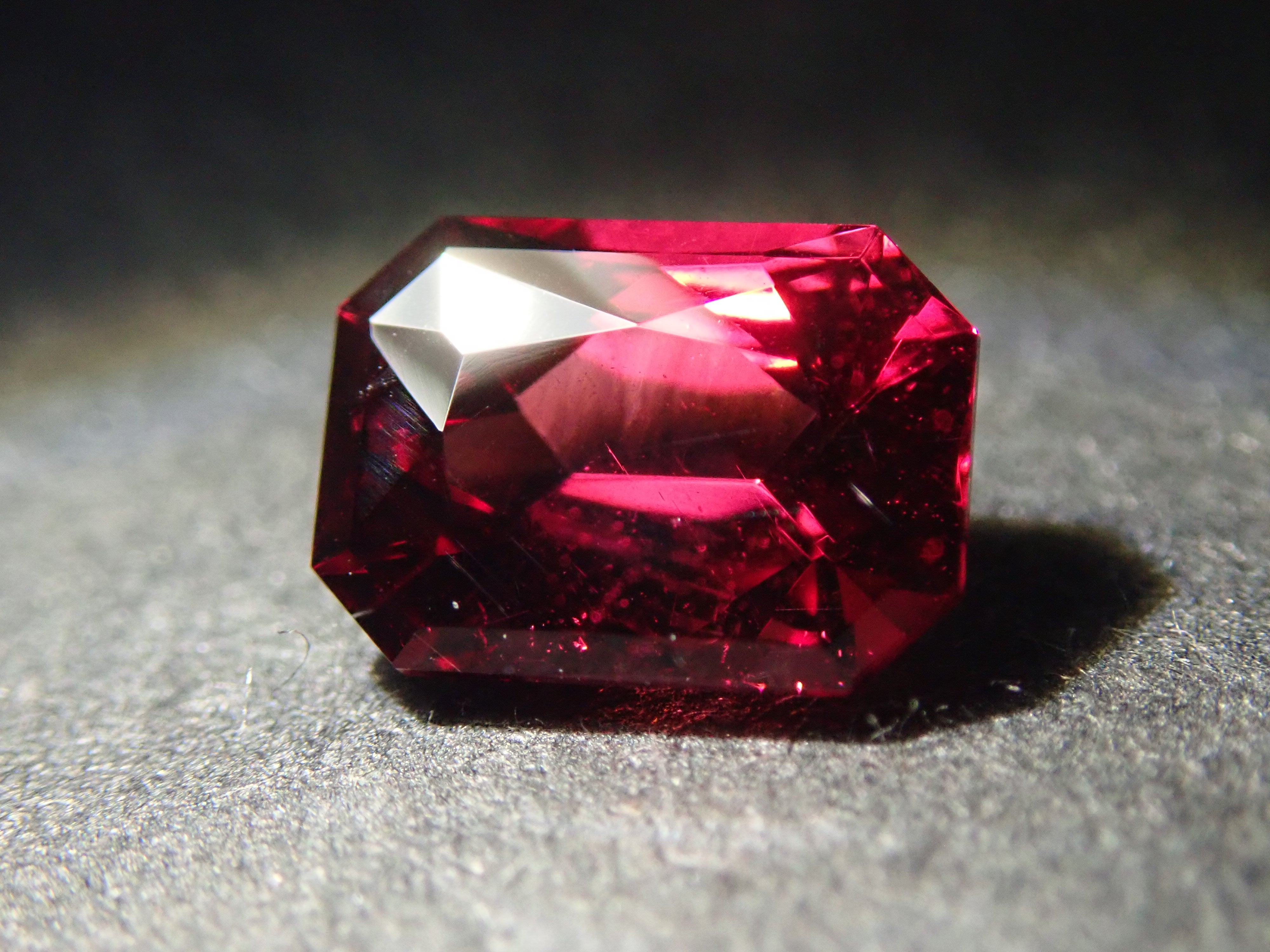 【11/1 22時販売】モザンビーク産ロードライトガーネット 0.835ctルース