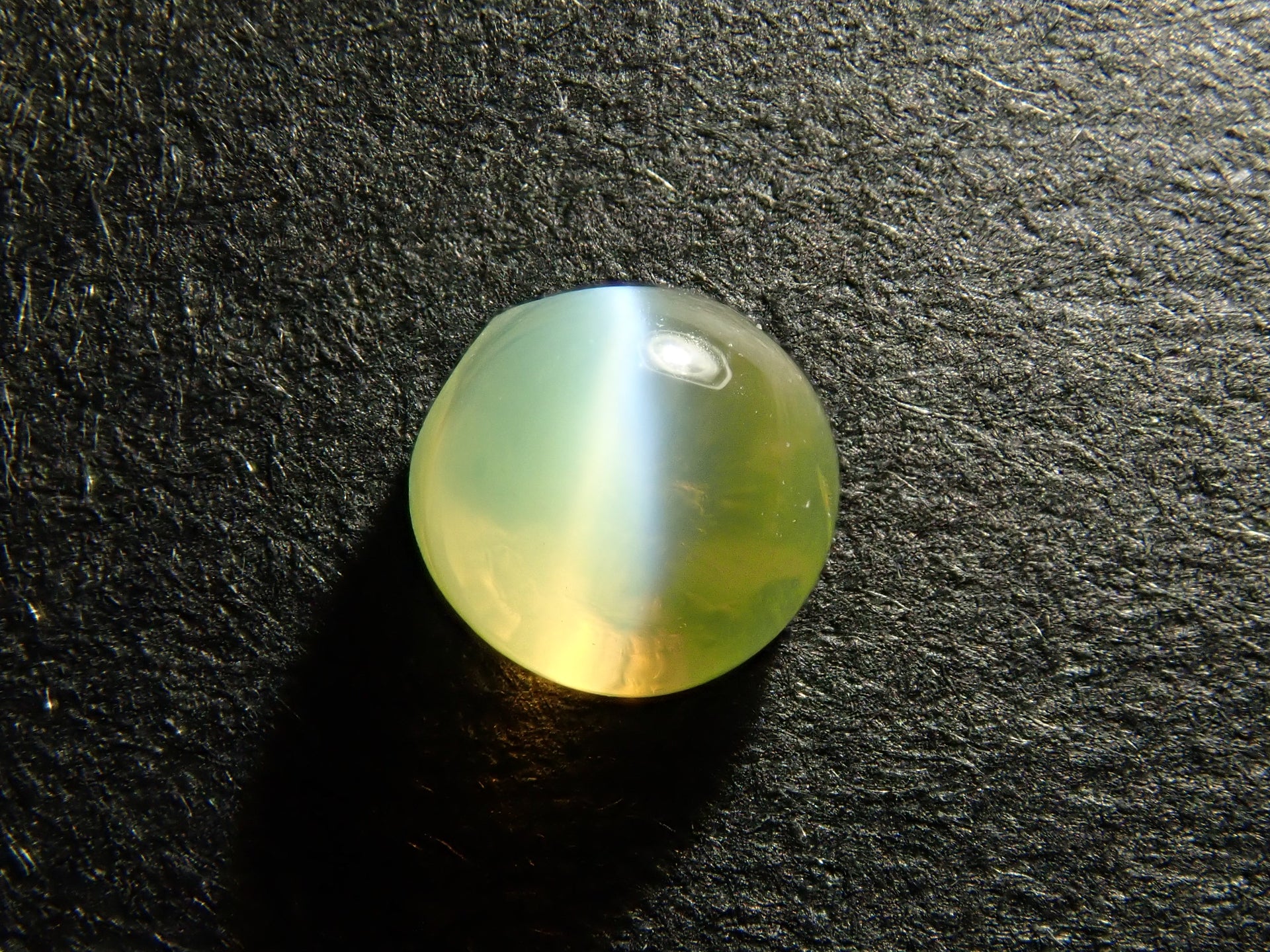 スリランカ産クリソベリルキャッツアイ 0.519ctルース 