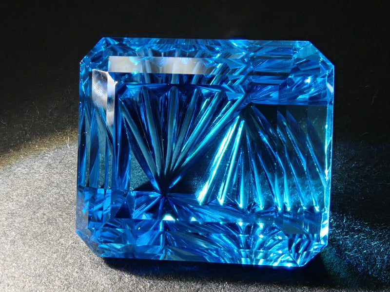 (425)ソ付　大粒　スイスブルートパーズ　ルース　22.788ct202×148×100mm