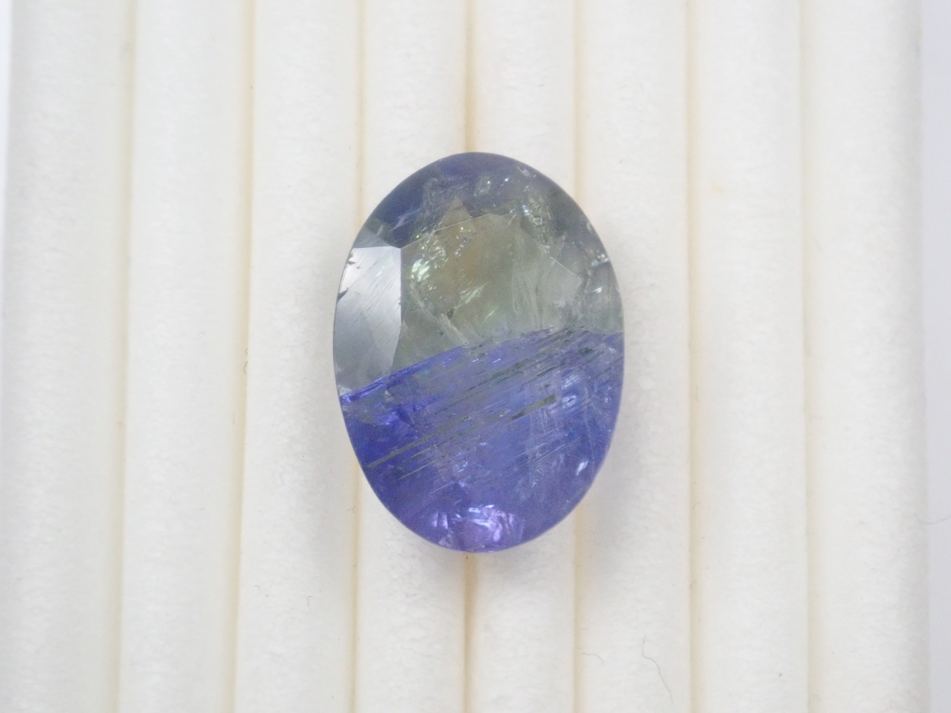 [12560872] Bicolor Tanzanite 6.351ct Loose Stone