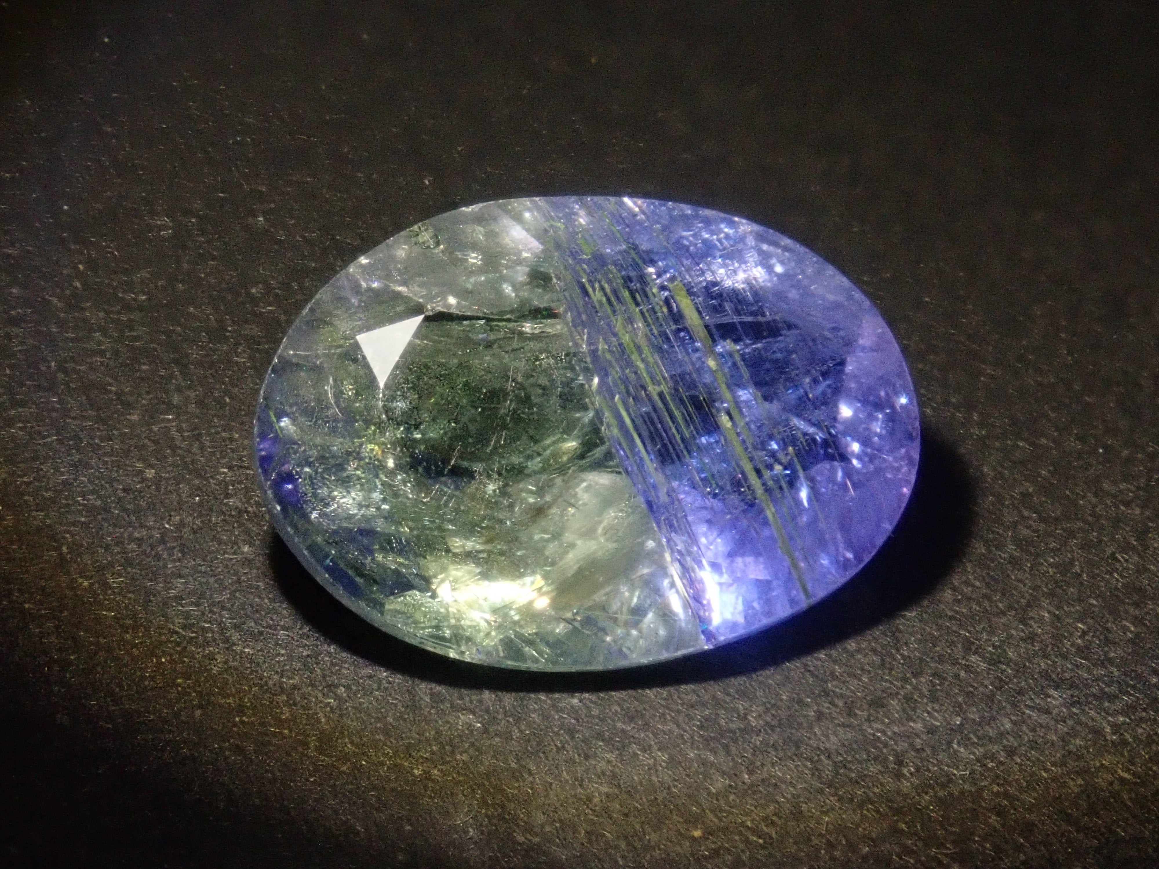 [12560872] Bicolor Tanzanite 6.351ct Loose Stone
