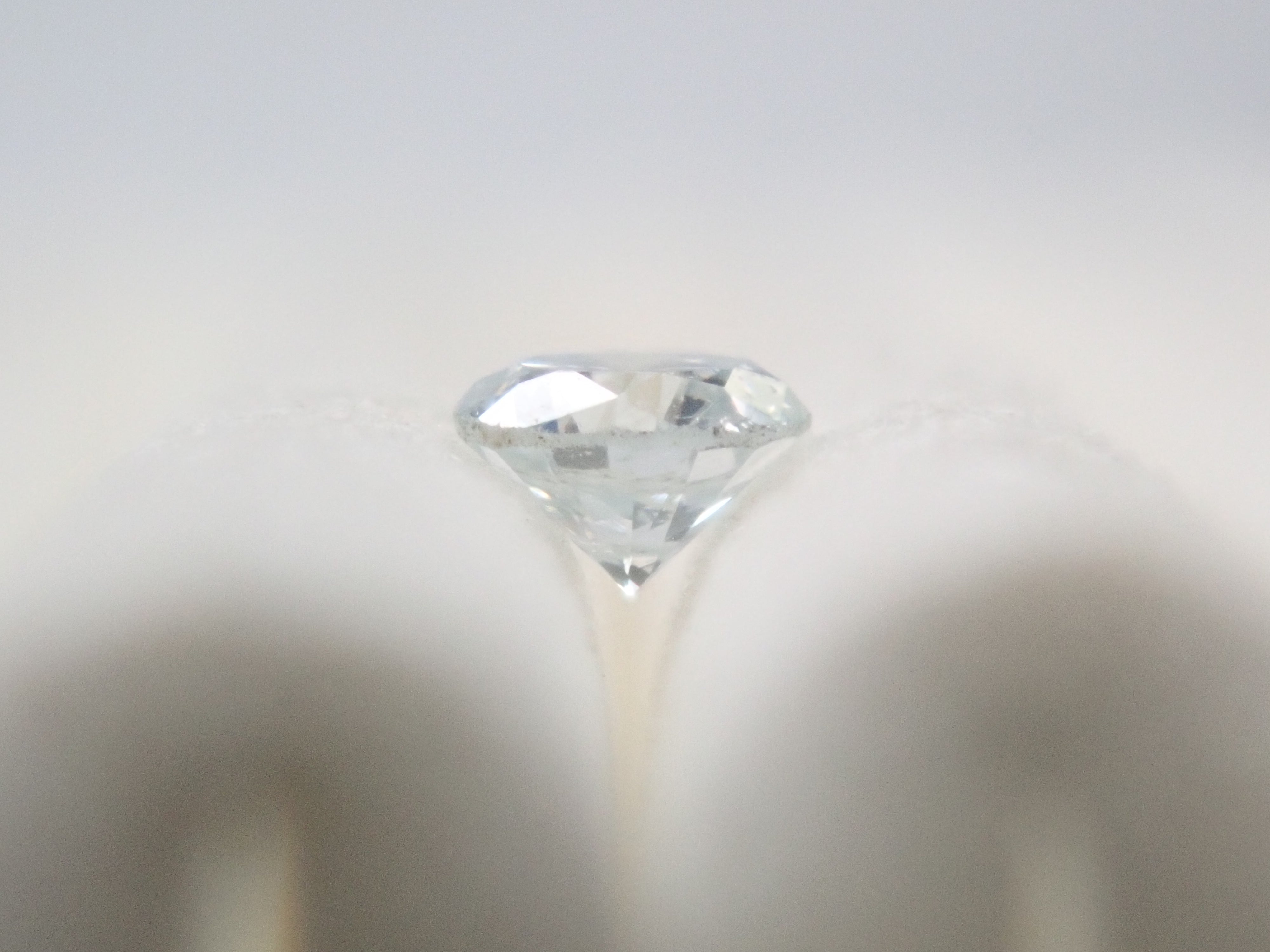 【るーだいやもんど】 ブルーダイヤモンド 2.3mm/0.056ctルース(LIGHT GREEN BLUE, SI-1)