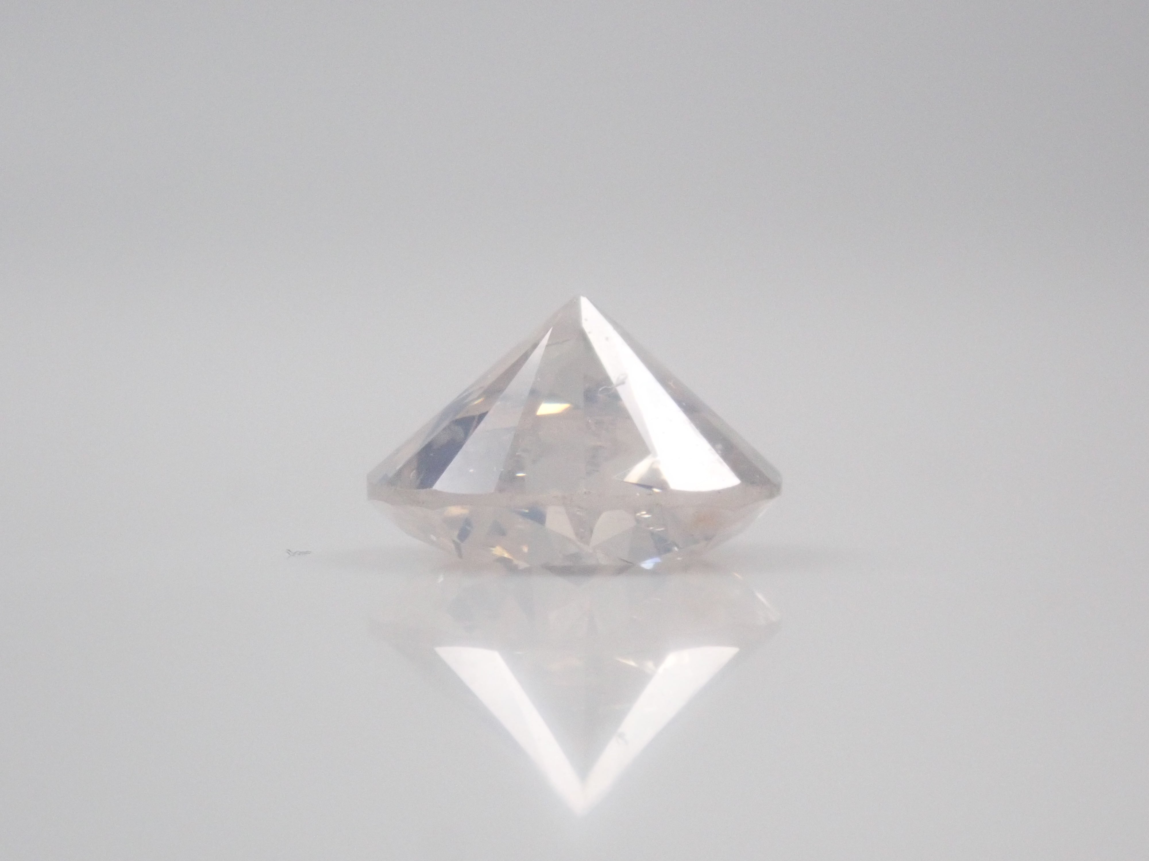 【抽選販売：10/31(金)10時am〆】ホワイトダイヤモンド 6.2mm/0.988ctルース(FANCY WHITE, I2)