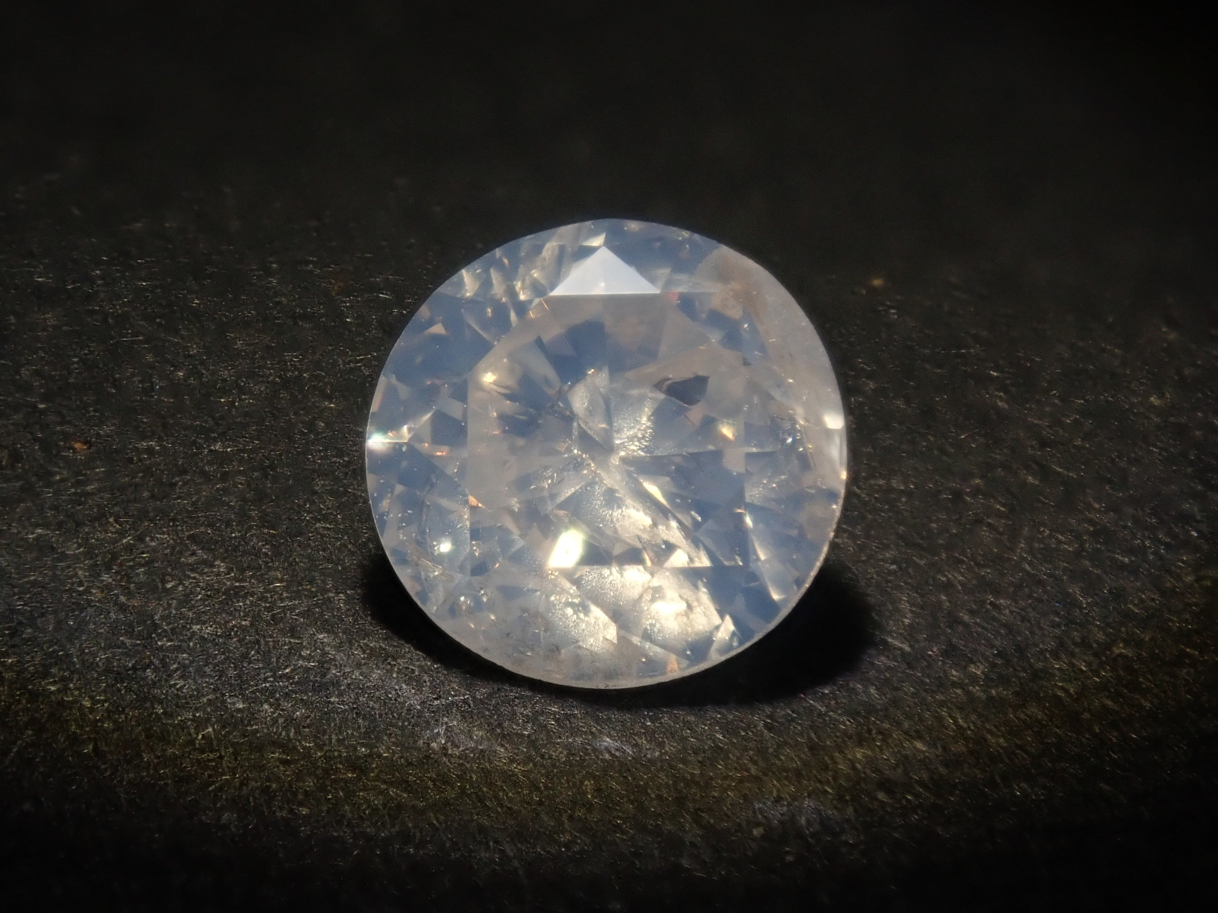 【抽選販売：10/31(金)10時am〆】ホワイトダイヤモンド 6.2mm/0.988ctルース(FANCY WHITE, I2)