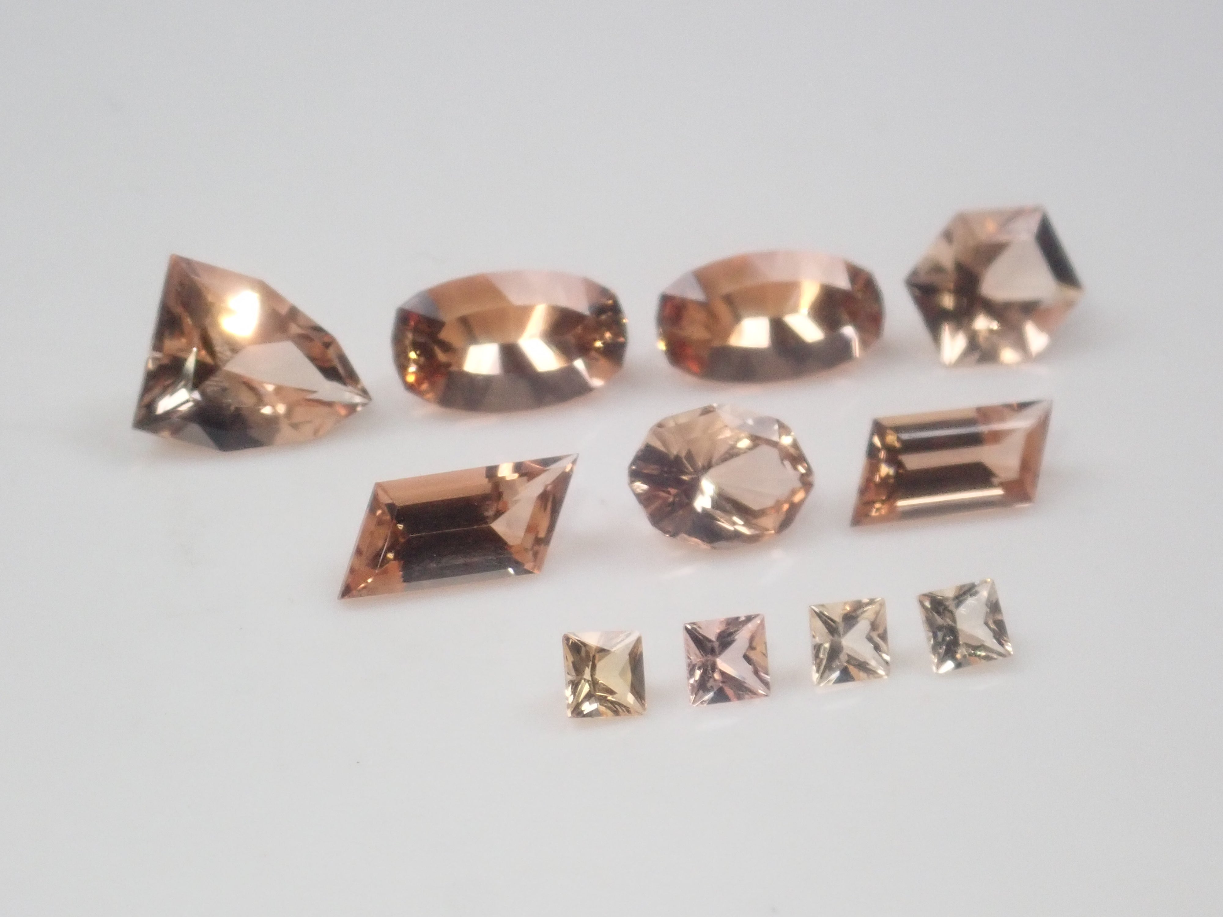 【11/2 22時販売開始】《限定10石》甲州貴石切子（桜切子）のスカイブルートパーズ8.16ctなどが当たる11月誕生石トパーズガチャ💎《複数購入割引有》　　