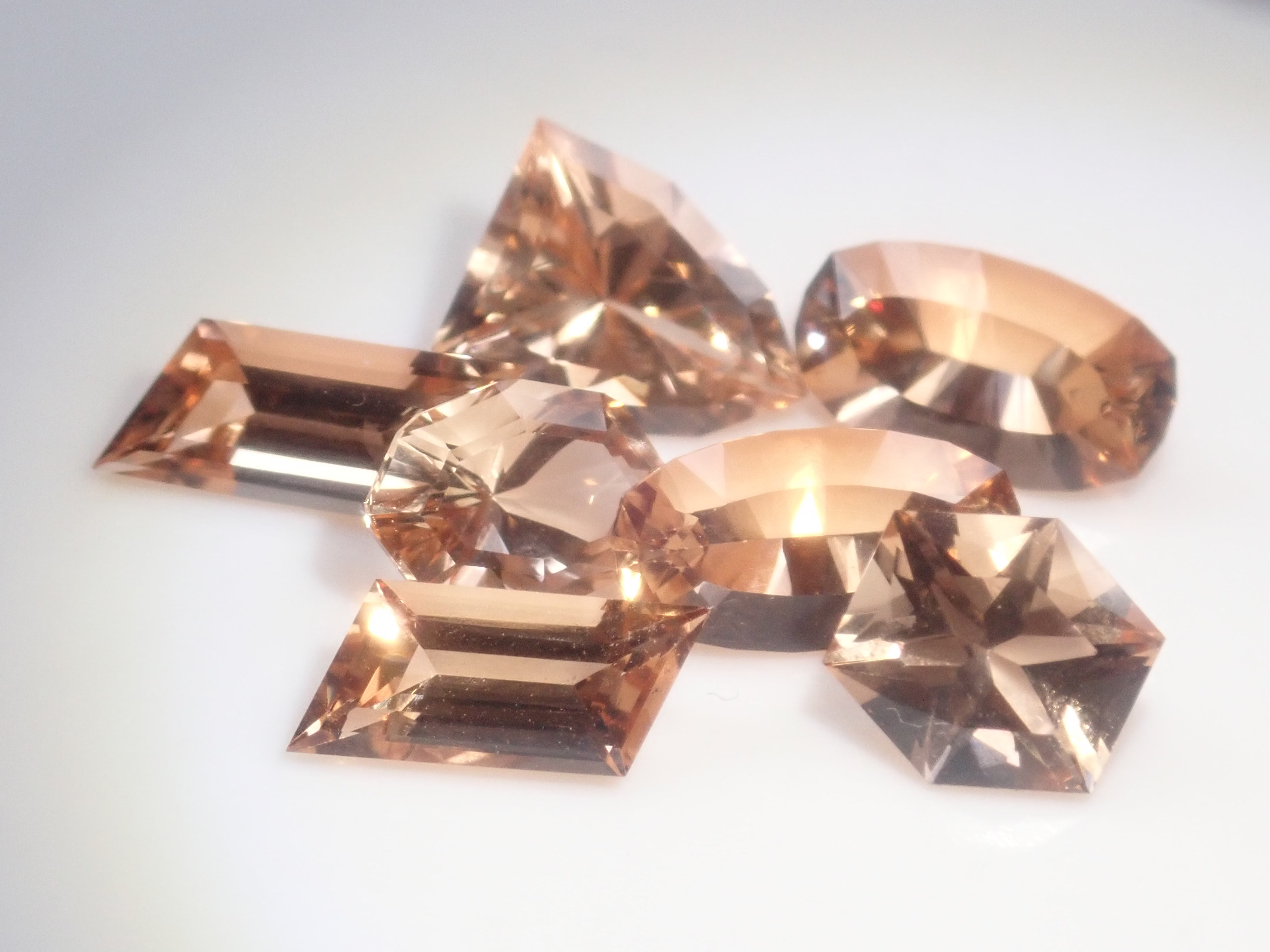 【11/2 22時販売開始】《限定10石》甲州貴石切子（桜切子）のスカイブルートパーズ8.16ctなどが当たる11月誕生石トパーズガチャ💎《複数購入割引有》　　