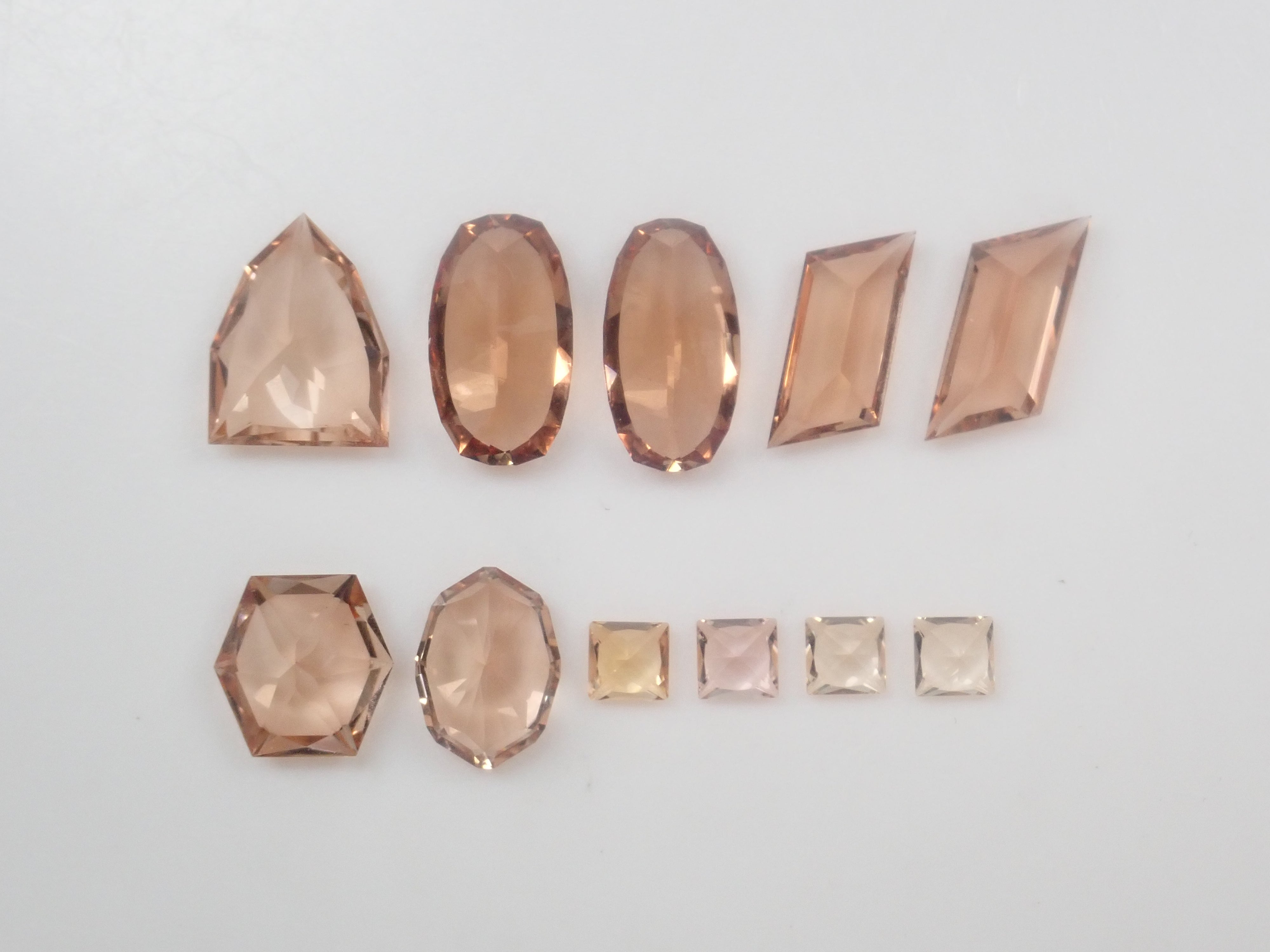 【11/2 22時販売開始】《限定10石》甲州貴石切子（桜切子）のスカイブルートパーズ8.16ctなどが当たる11月誕生石トパーズガチャ💎《複数購入割引有》　　