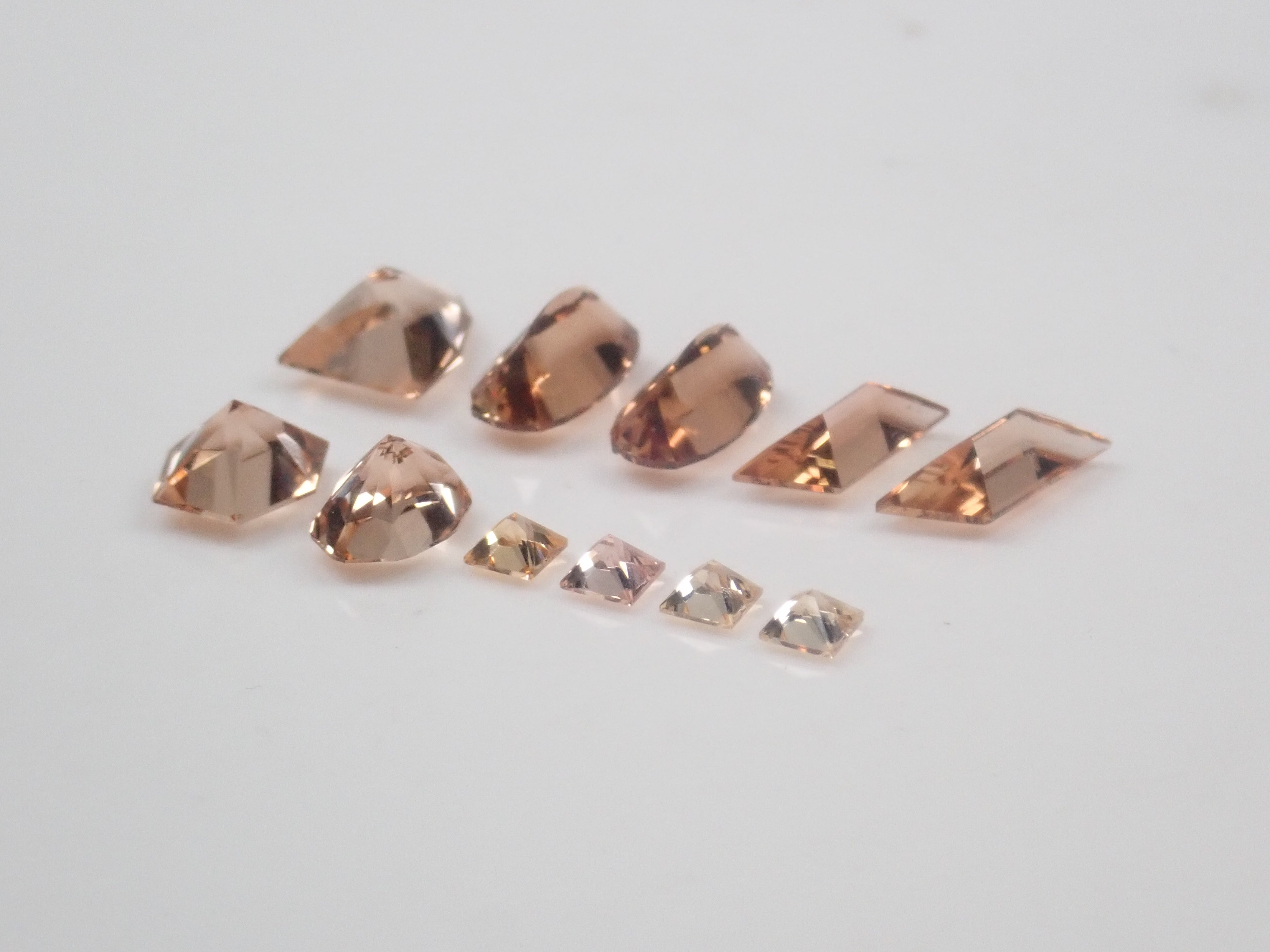 【11/2 22時販売開始】《限定10石》甲州貴石切子（桜切子）のスカイブルートパーズ8.16ctなどが当たる11月誕生石トパーズガチャ💎《複数購入割引有》　　