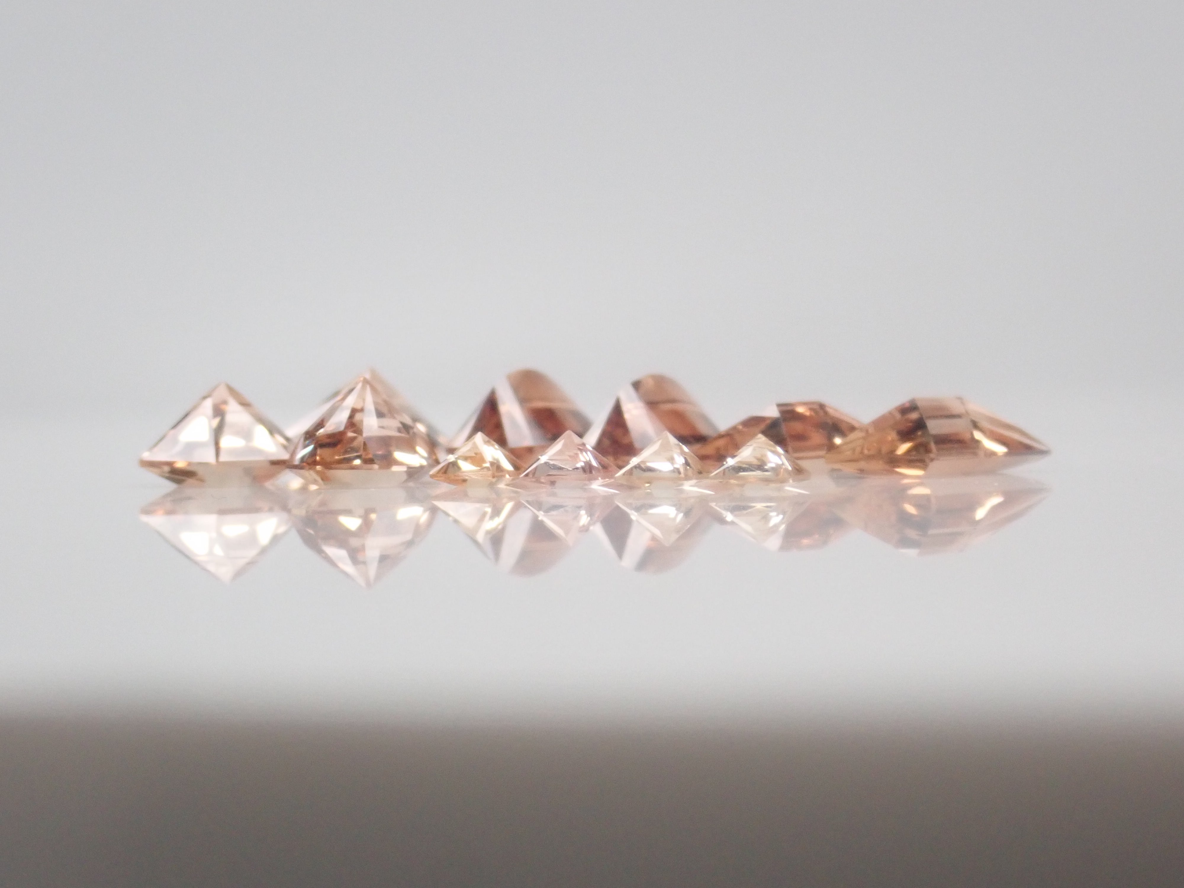 【11/2 22時販売開始】《限定10石》甲州貴石切子（桜切子）のスカイブルートパーズ8.16ctなどが当たる11月誕生石トパーズガチャ💎《複数購入割引有》　　