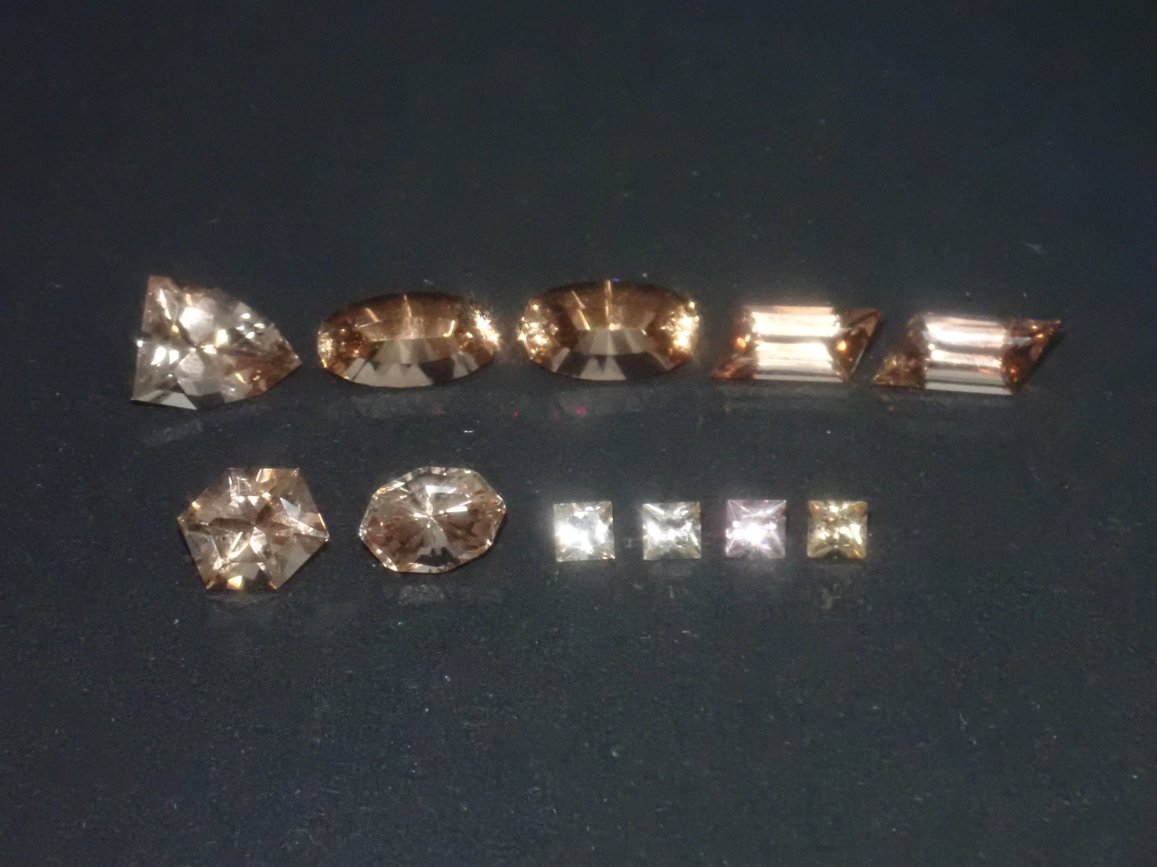 【11/2 22時販売開始】《限定10石》甲州貴石切子（桜切子）のスカイブルートパーズ8.16ctなどが当たる11月誕生石トパーズガチャ💎《複数購入割引有》　　