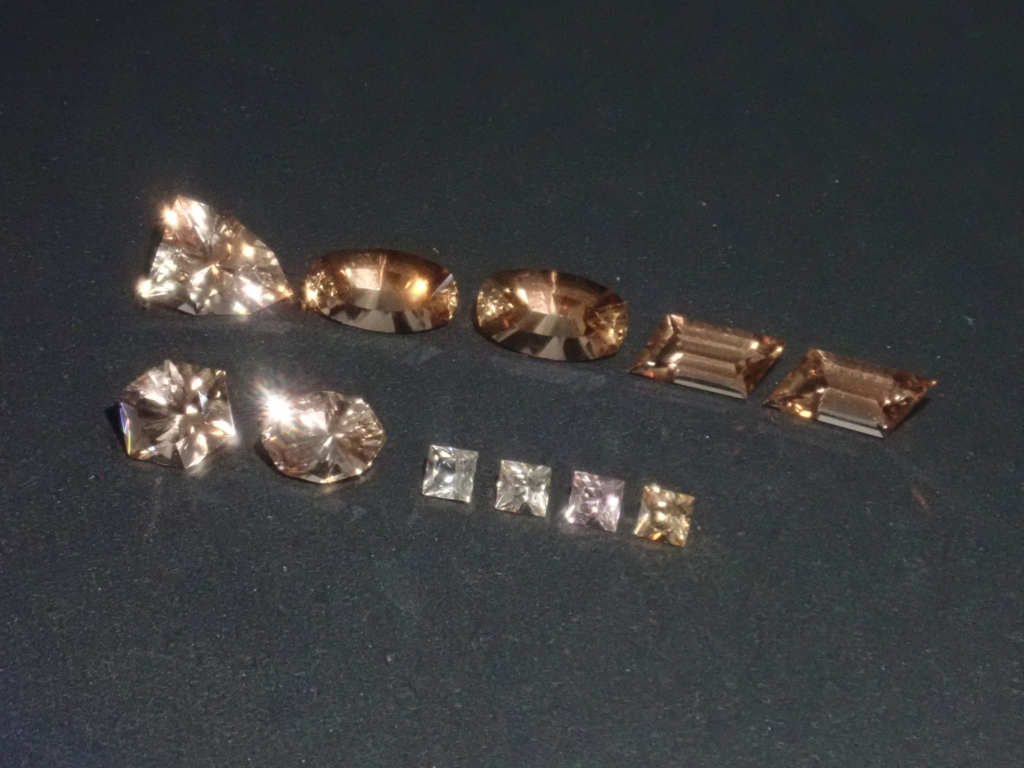 【11/2 22時販売開始】《限定10石》甲州貴石切子（桜切子）のスカイブルートパーズ8.16ctなどが当たる11月誕生石トパーズガチャ💎《複数購入割引有》　　