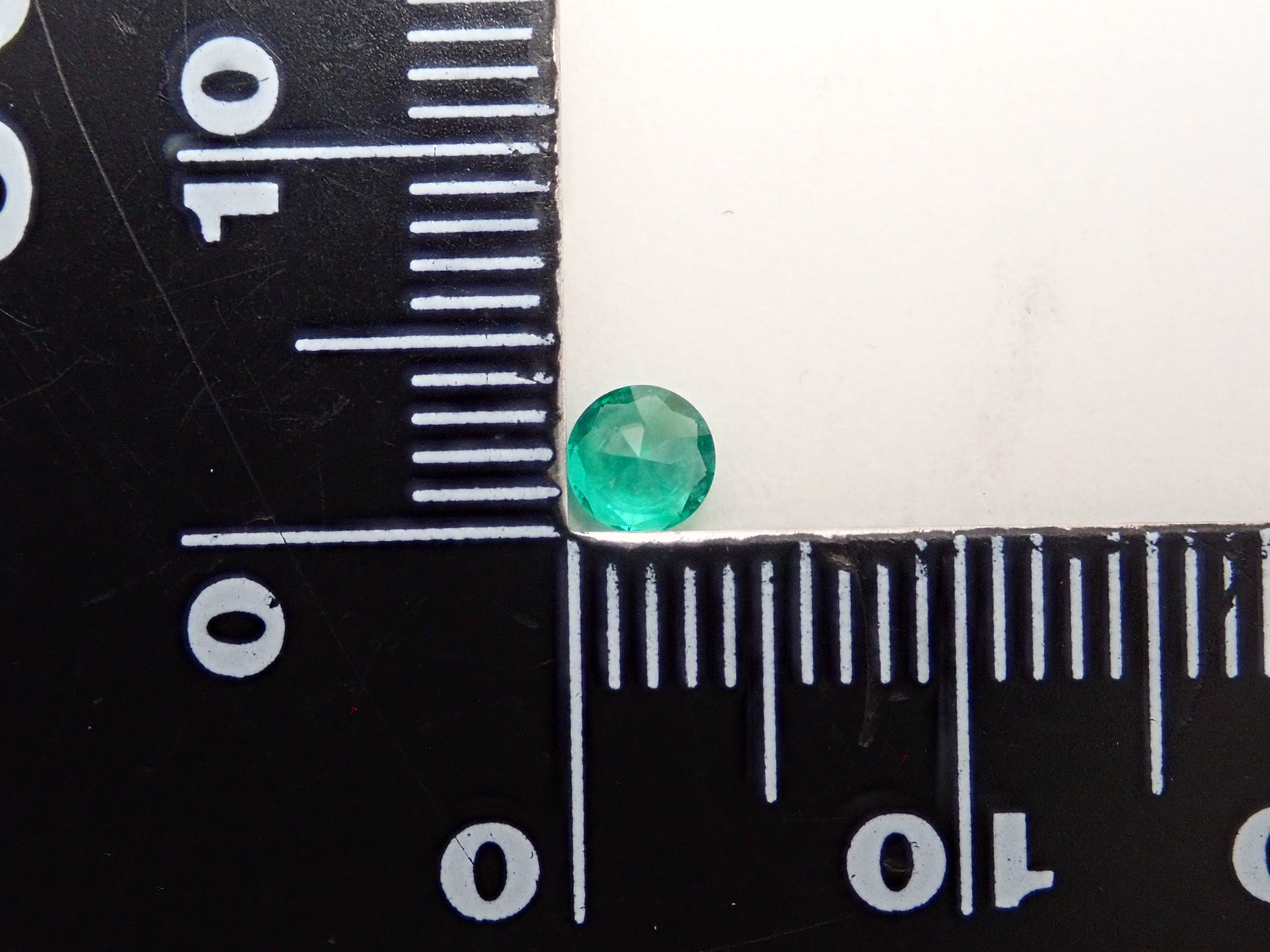 【11/7 22時販売】コロンビア産エメラルド 3.9mm/0.200ctルース