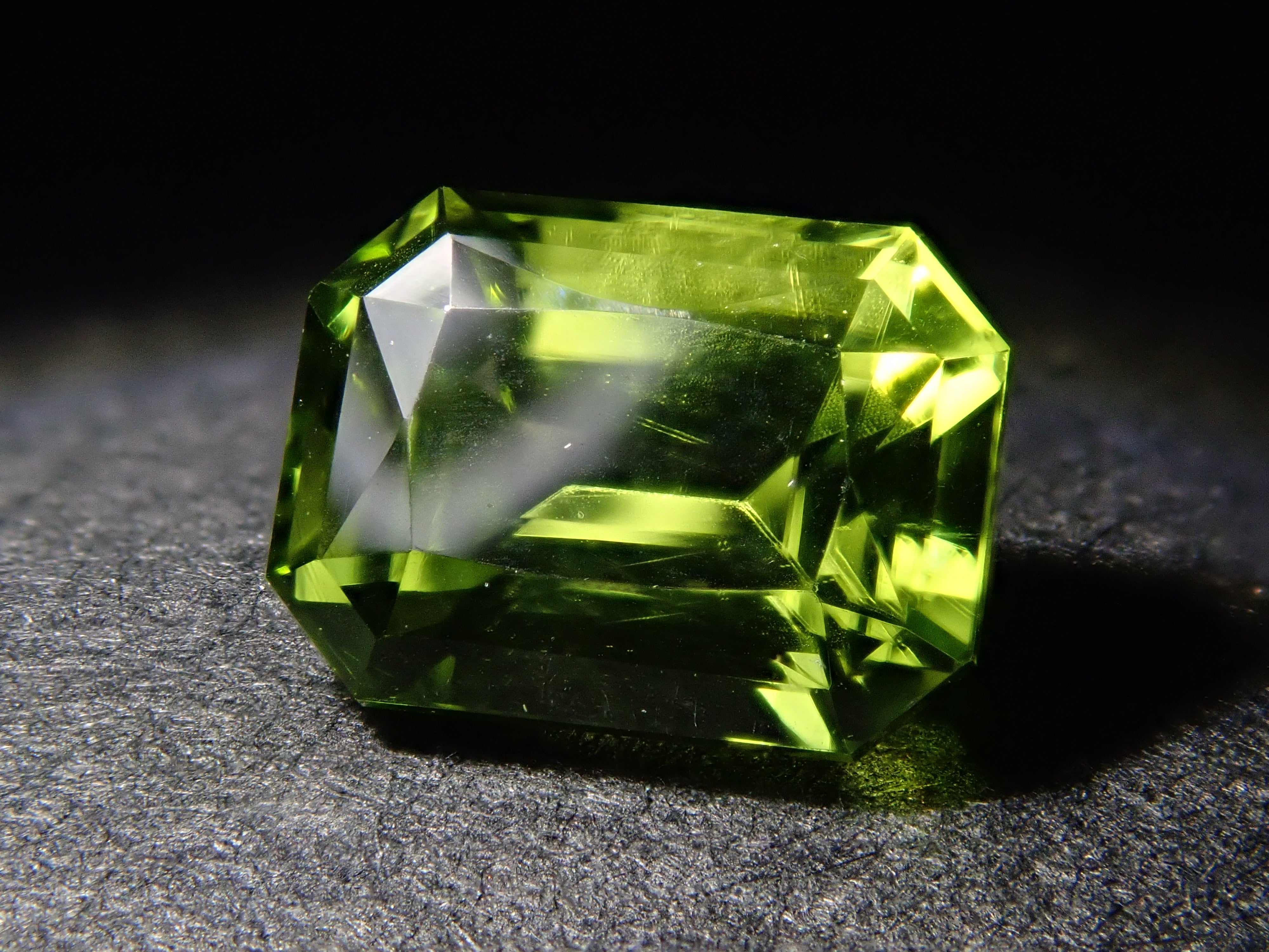[12556633] Peridot 1.176ct loose stone