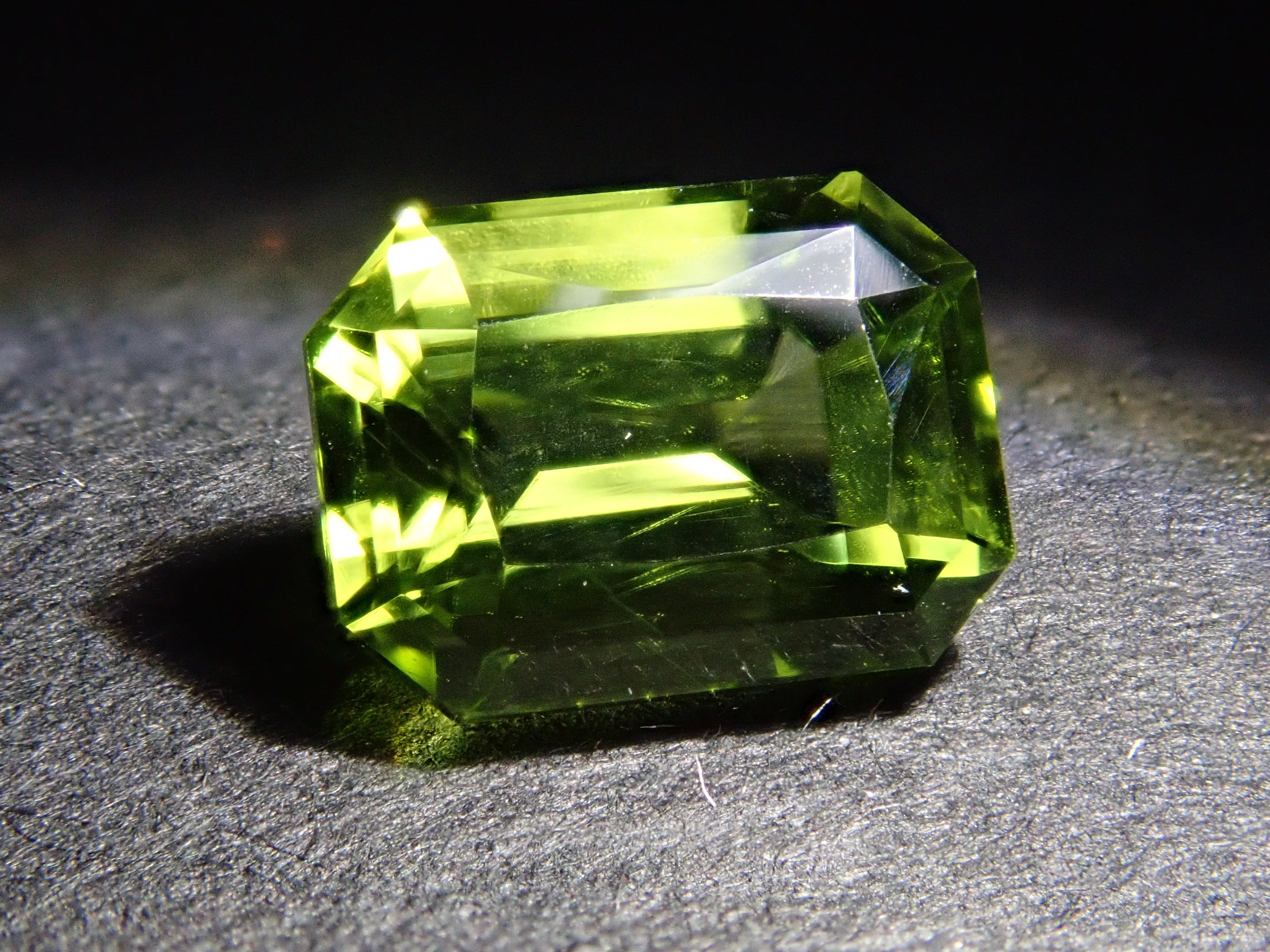 [12556633] Peridot 1.176ct loose stone