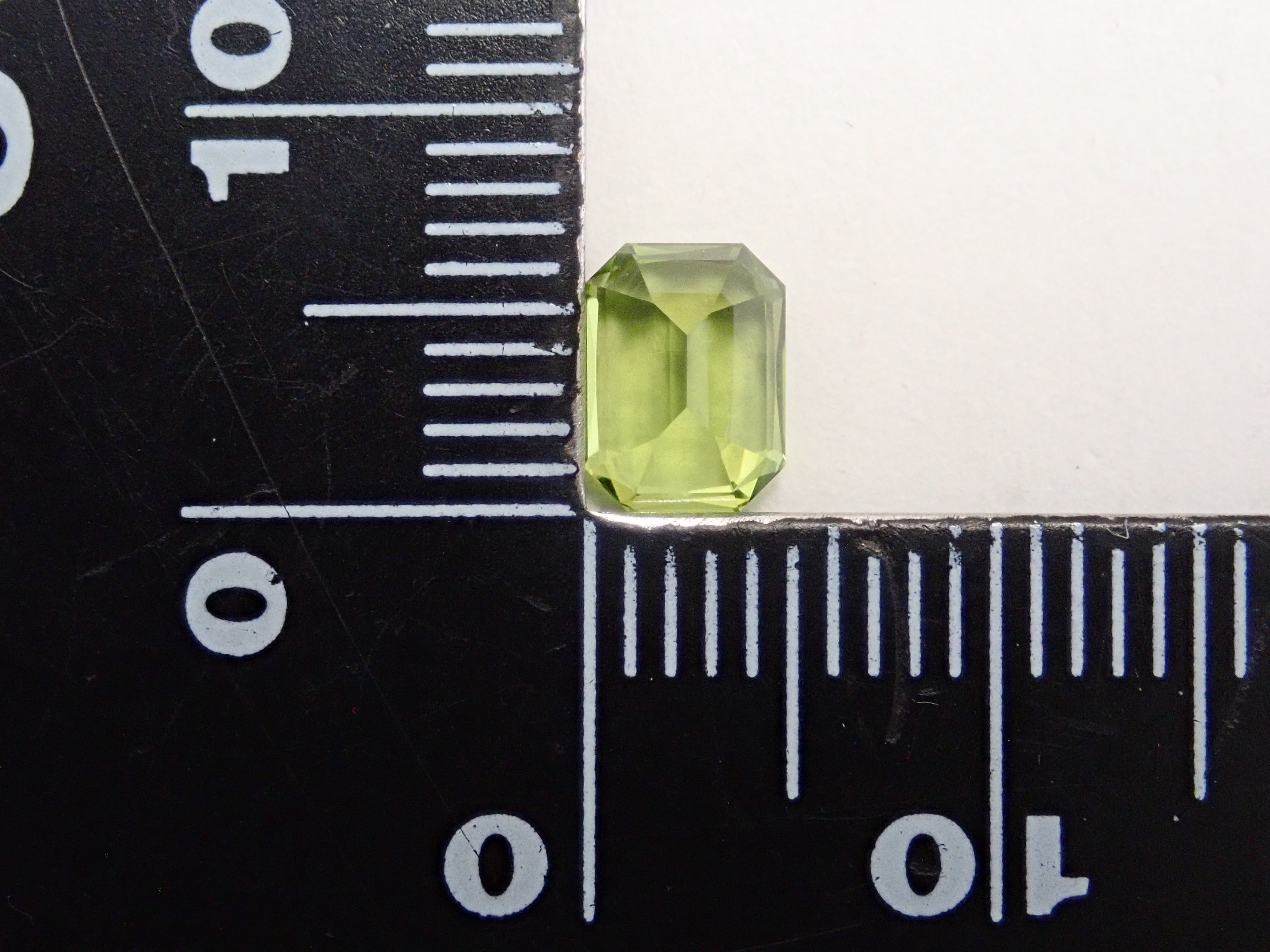 [12556633] Peridot 1.176ct loose stone