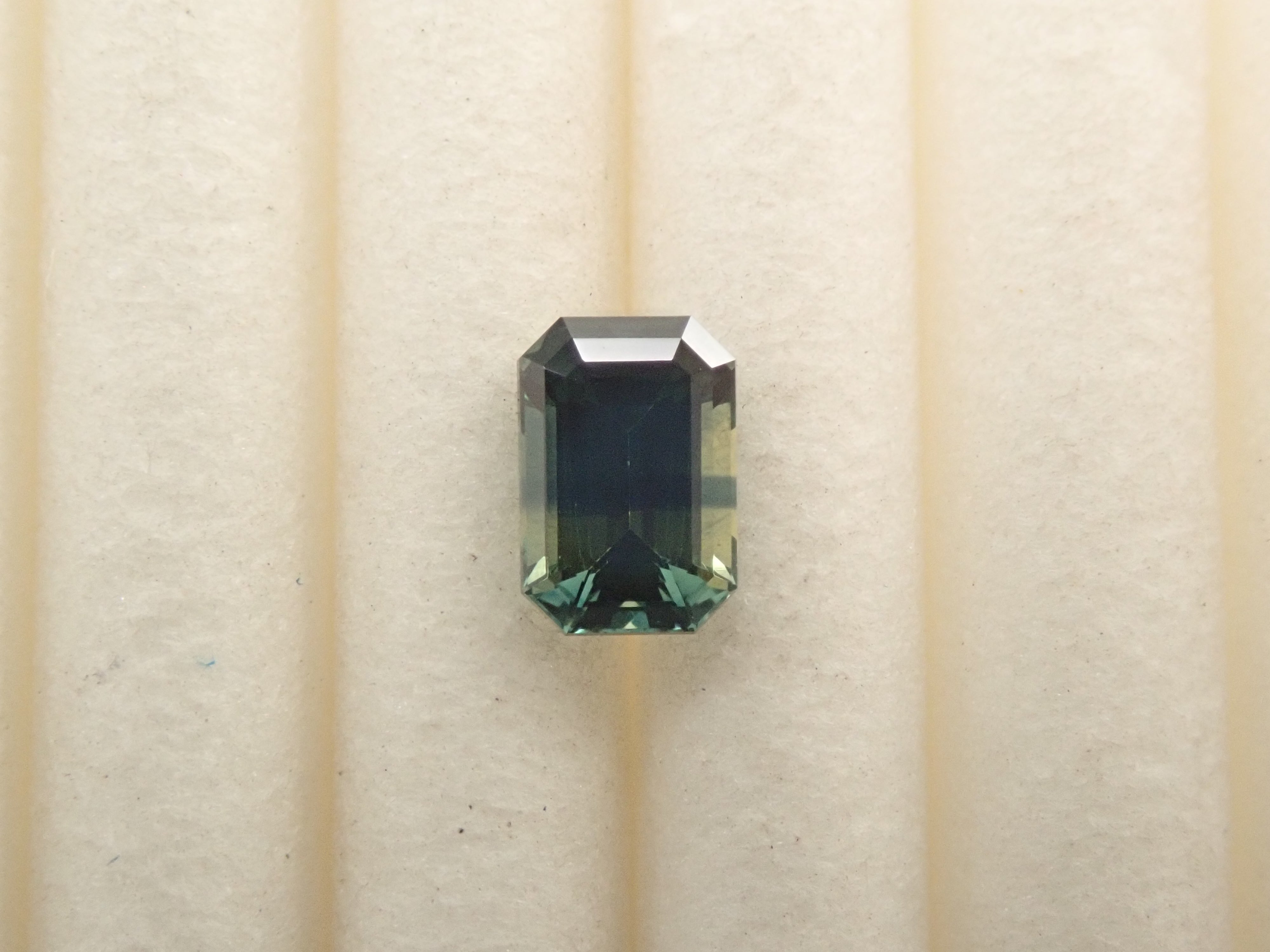 【11/1 22時販売】マダガスカル産バイカラーサファイア 0.318ctルース