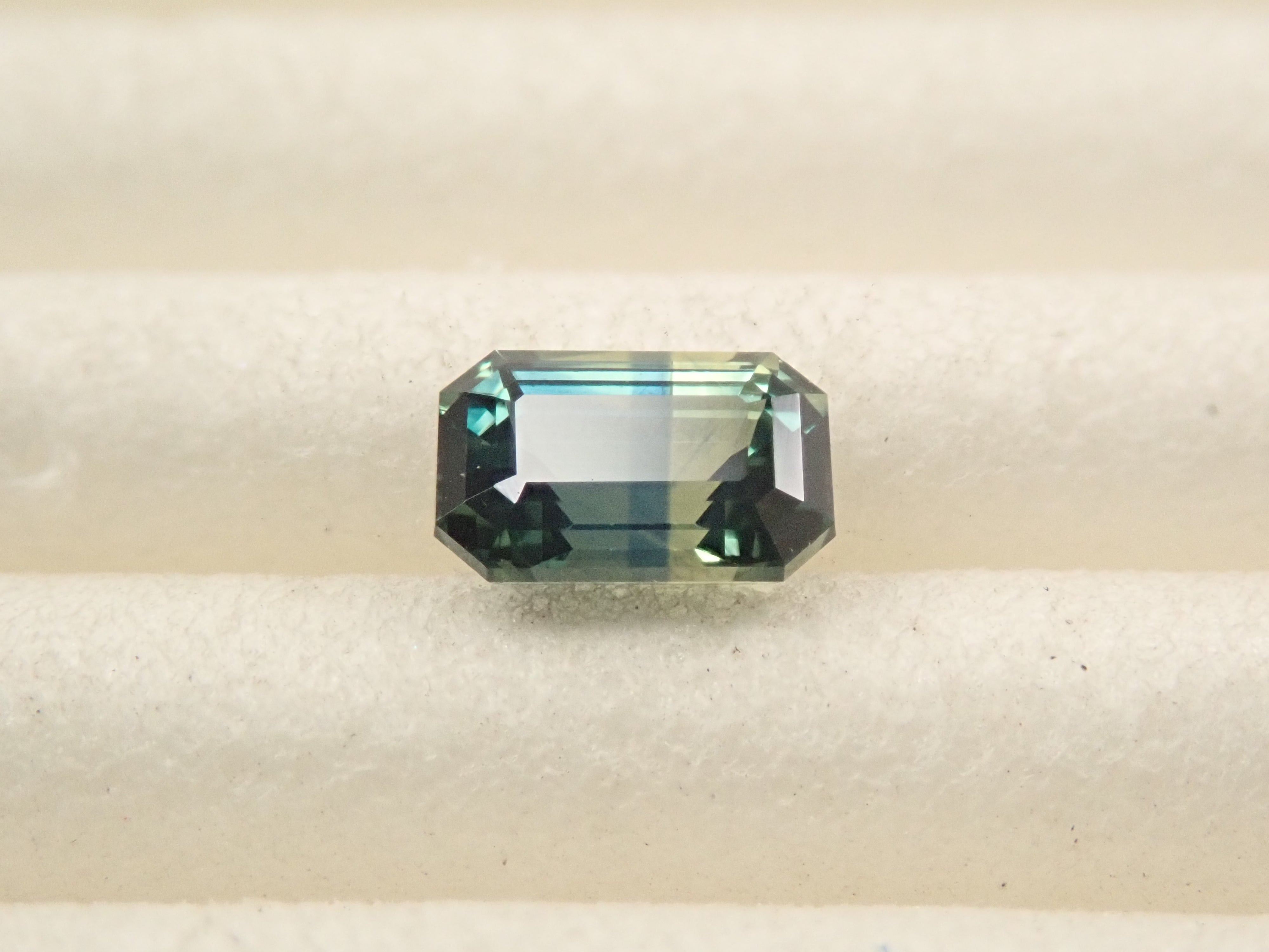 【11/1 22時販売】マダガスカル産バイカラーサファイア 0.318ctルース