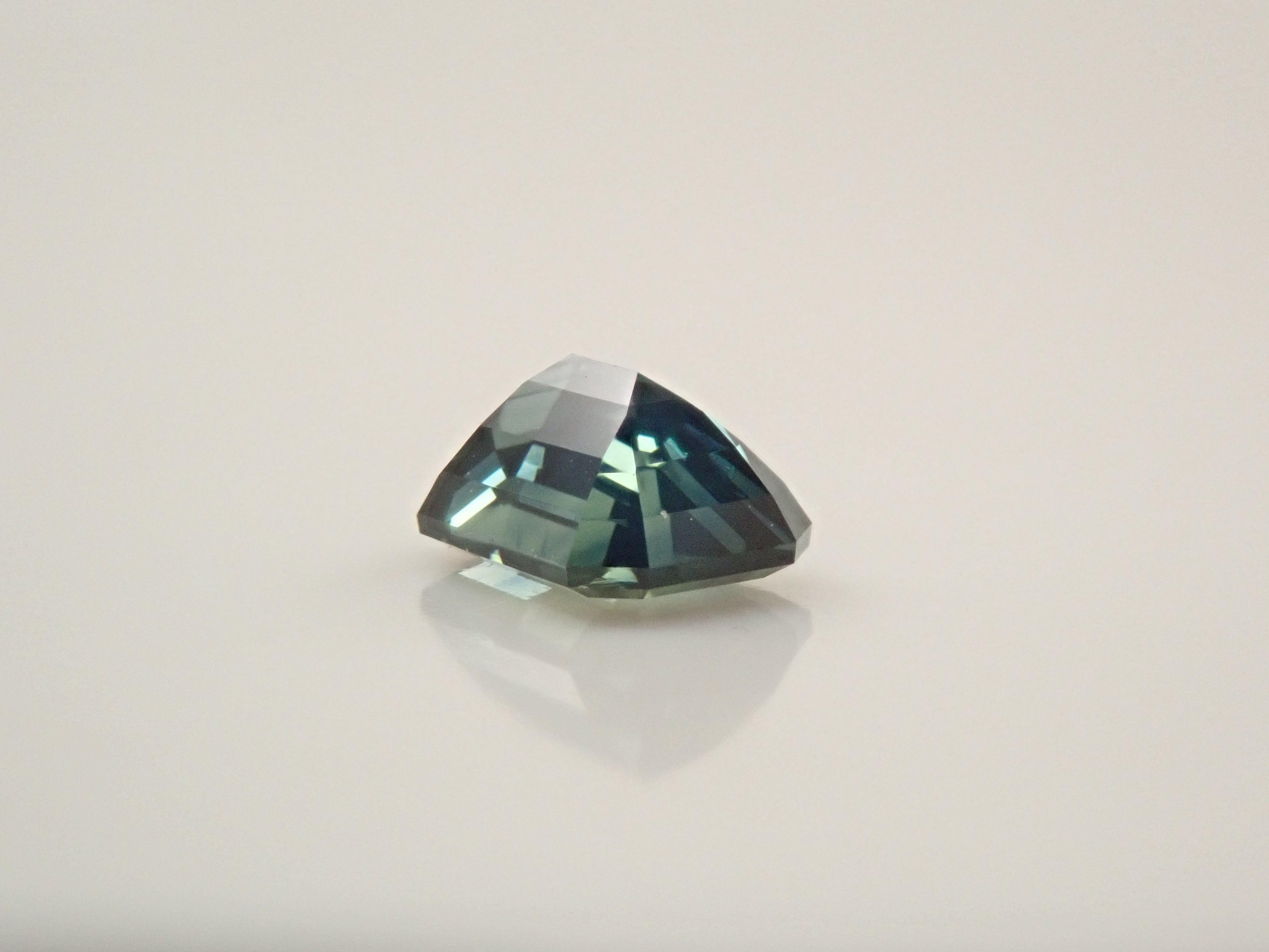 【11/1 22時販売】マダガスカル産バイカラーサファイア 0.318ctルース