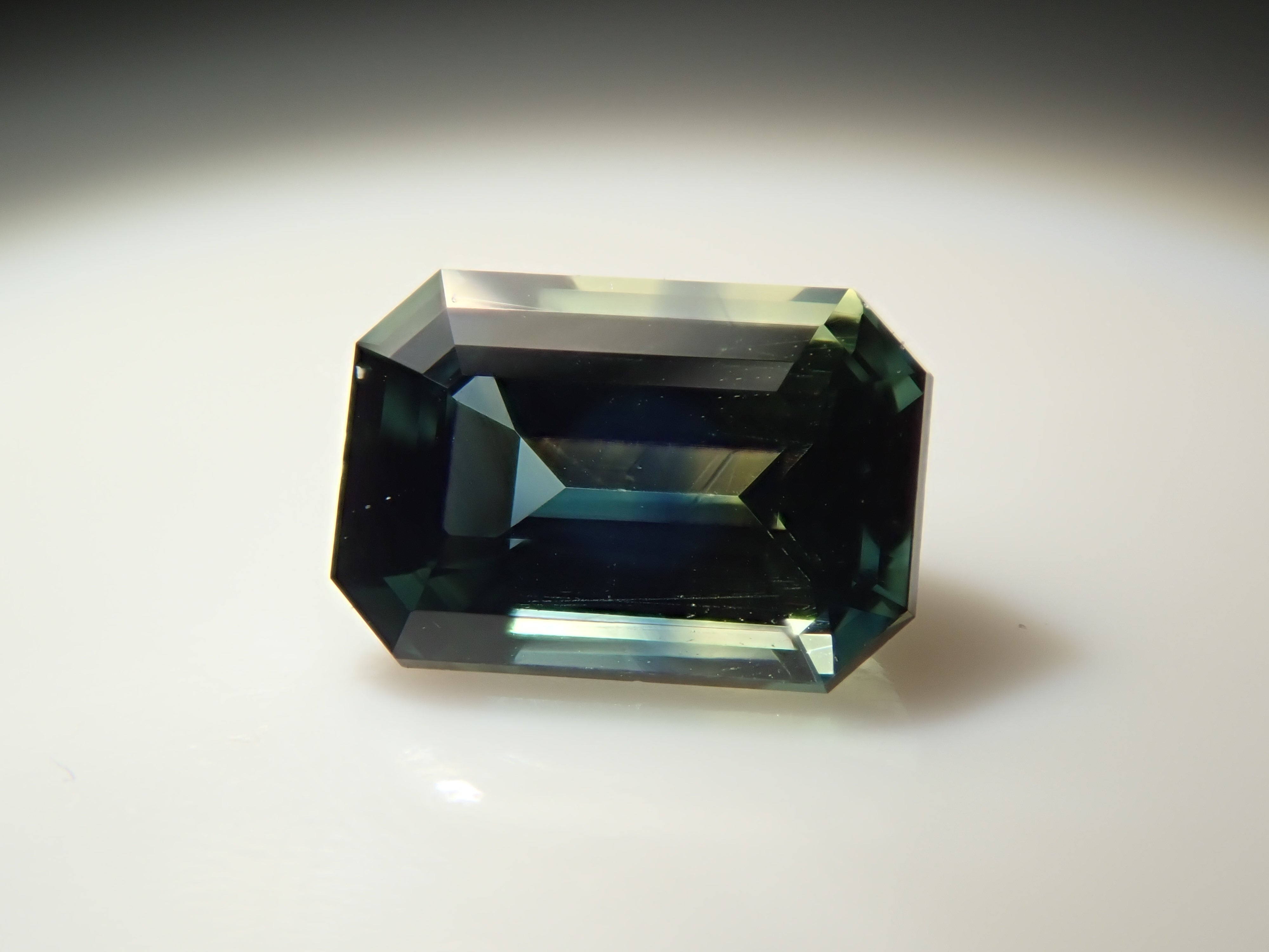 【11/1 22時販売】マダガスカル産バイカラーサファイア 0.318ctルース