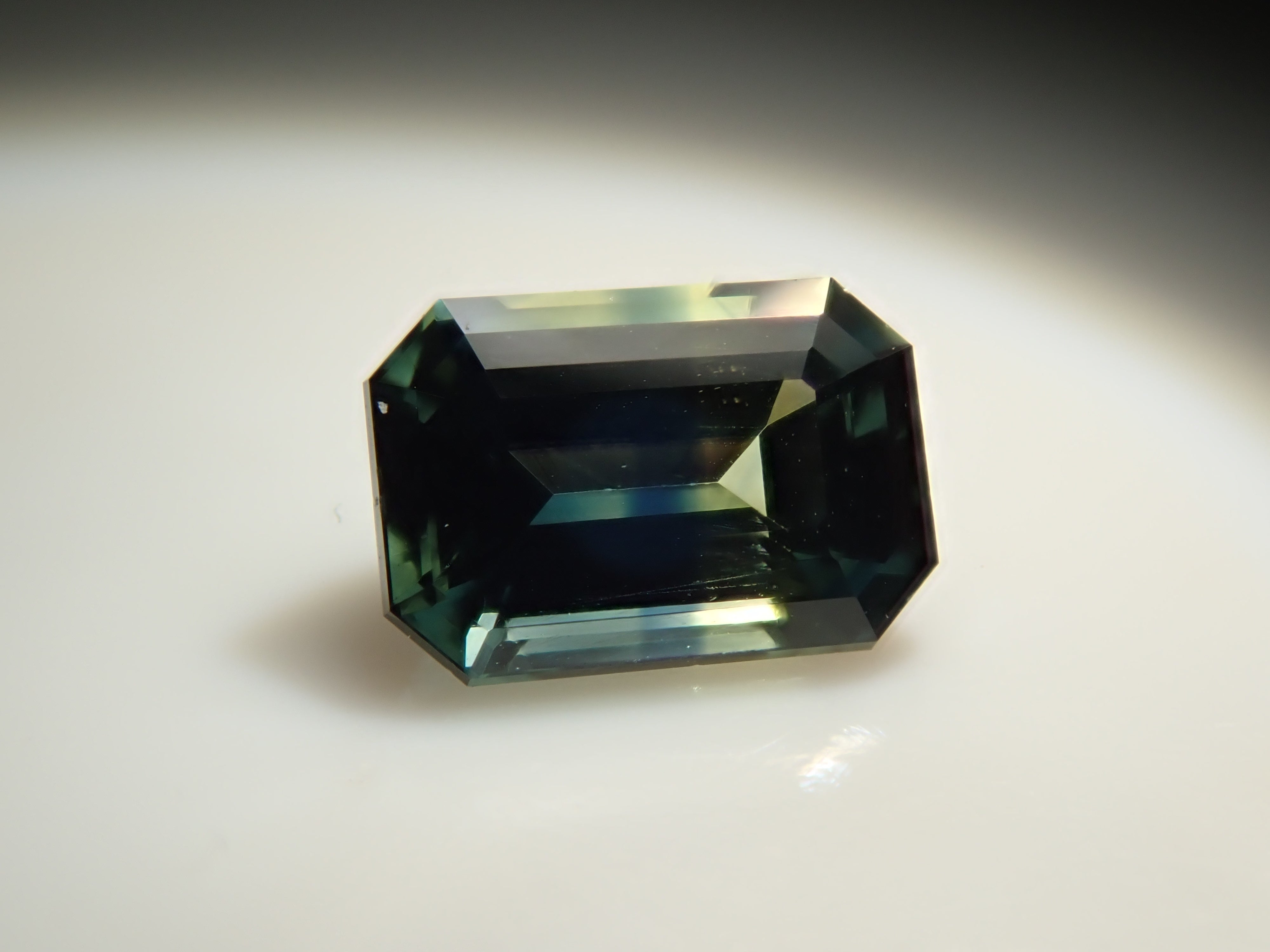 【11/1 22時販売】マダガスカル産バイカラーサファイア 0.318ctルース