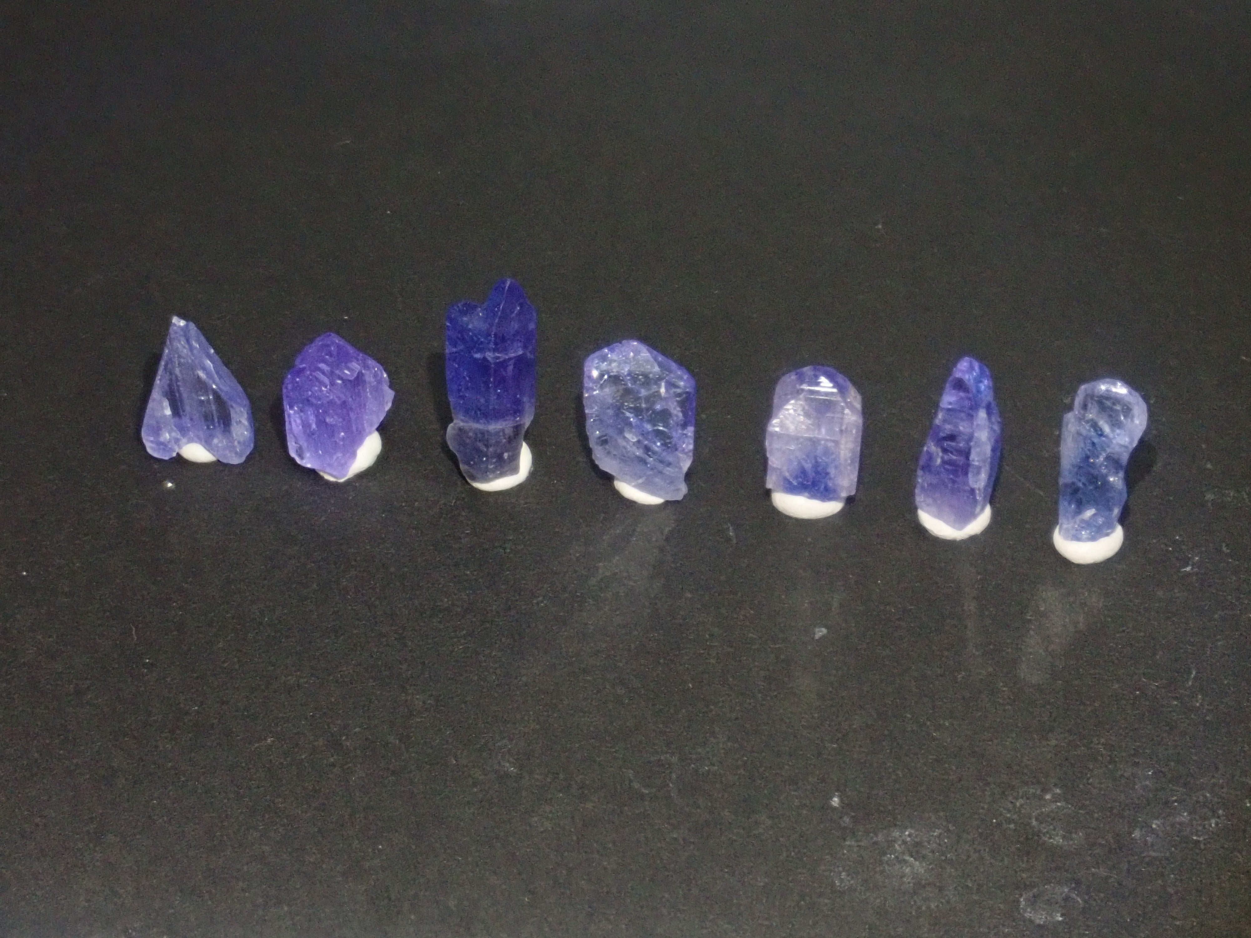 【11/2 22時販売開始】《限定10石》バイカラーピンクタンザナイト原石含むタンザナイト原石ガチャ（平均4.2ct）《複数購入割引有》　