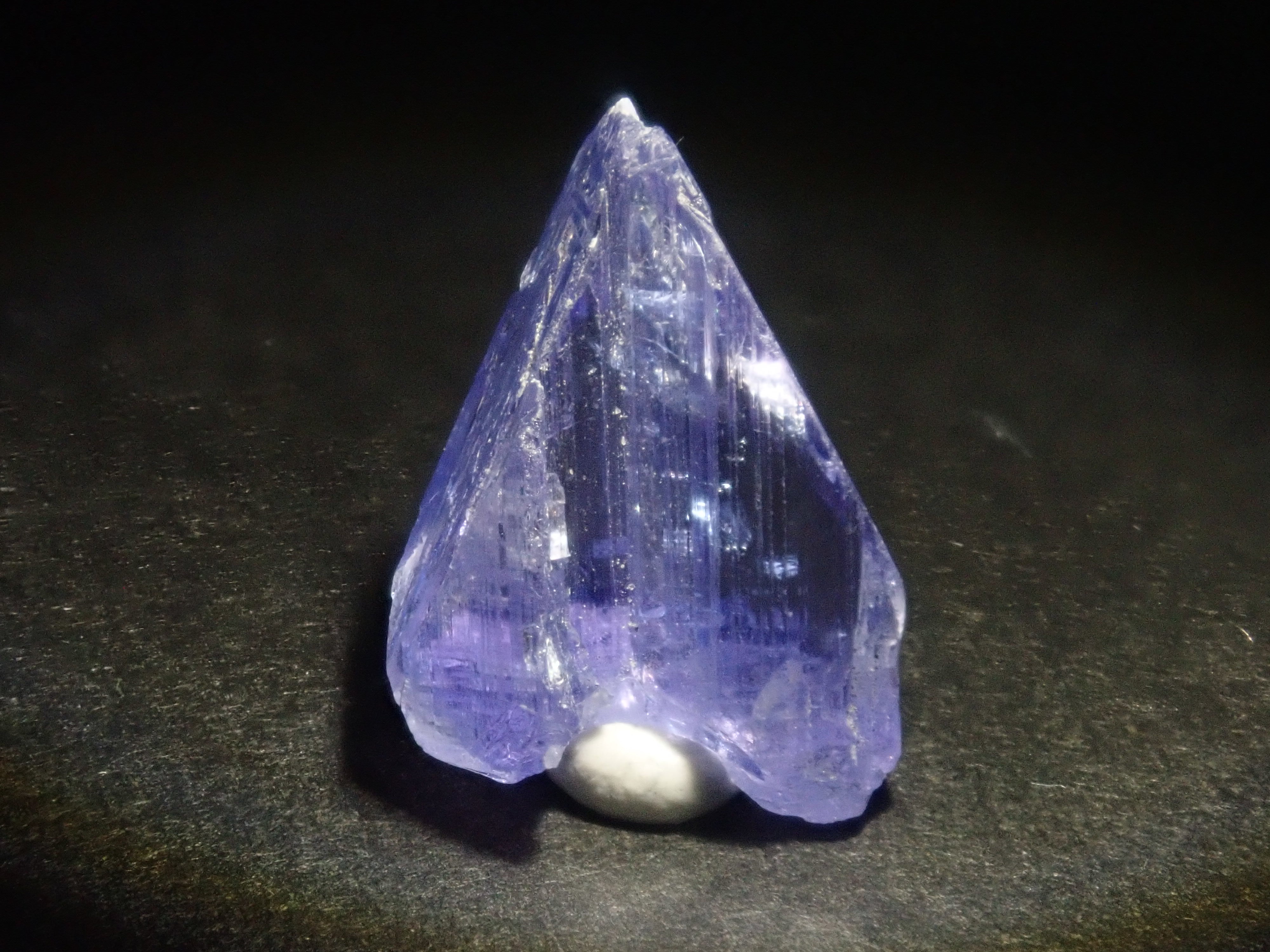 【11/2 22時販売開始】《限定10石》バイカラーピンクタンザナイト原石含むタンザナイト原石ガチャ（平均4.2ct）《複数購入割引有》　