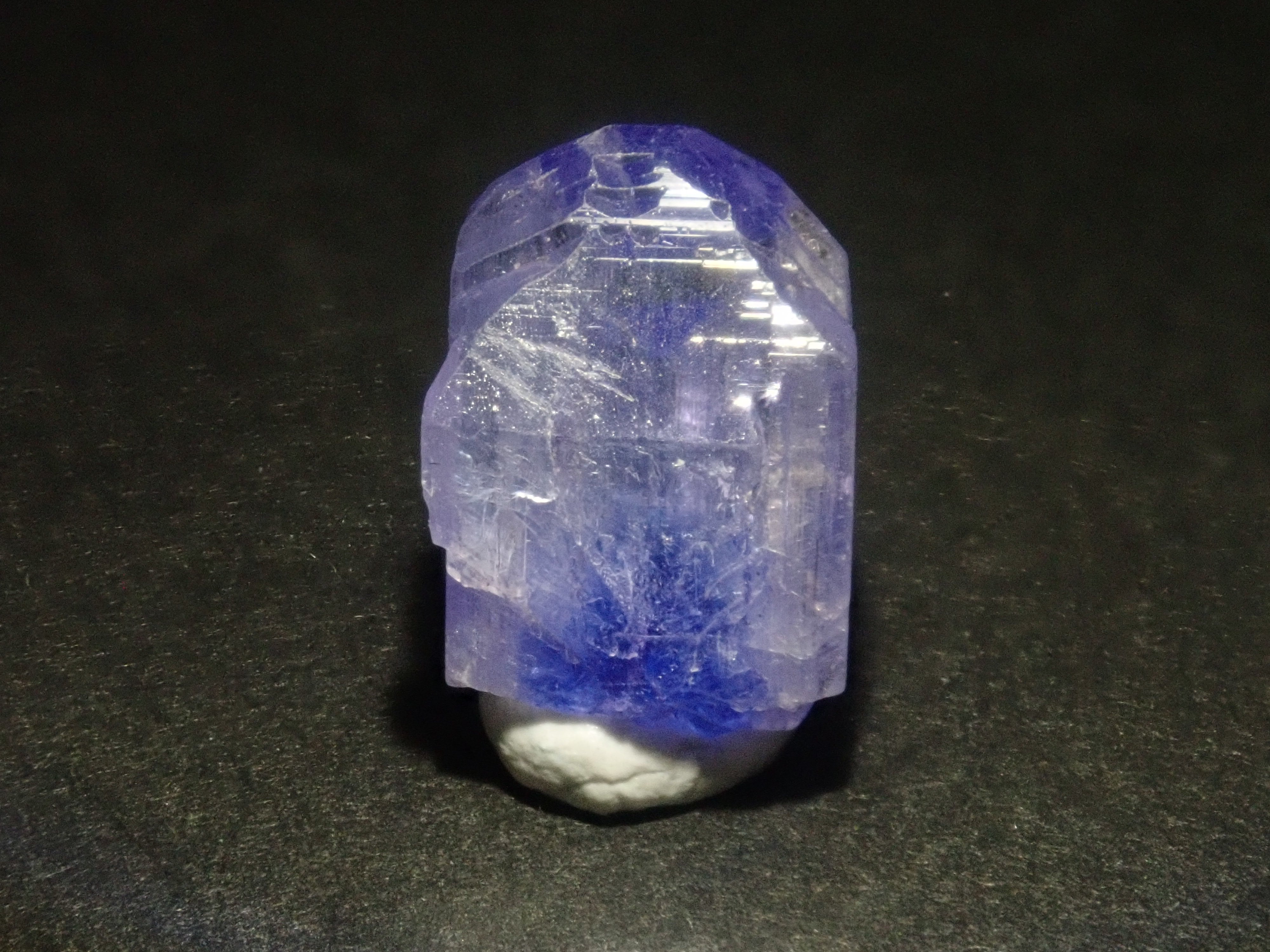 【11/2 22時販売開始】《限定10石》バイカラーピンクタンザナイト原石含むタンザナイト原石ガチャ（平均4.2ct）《複数購入割引有》　