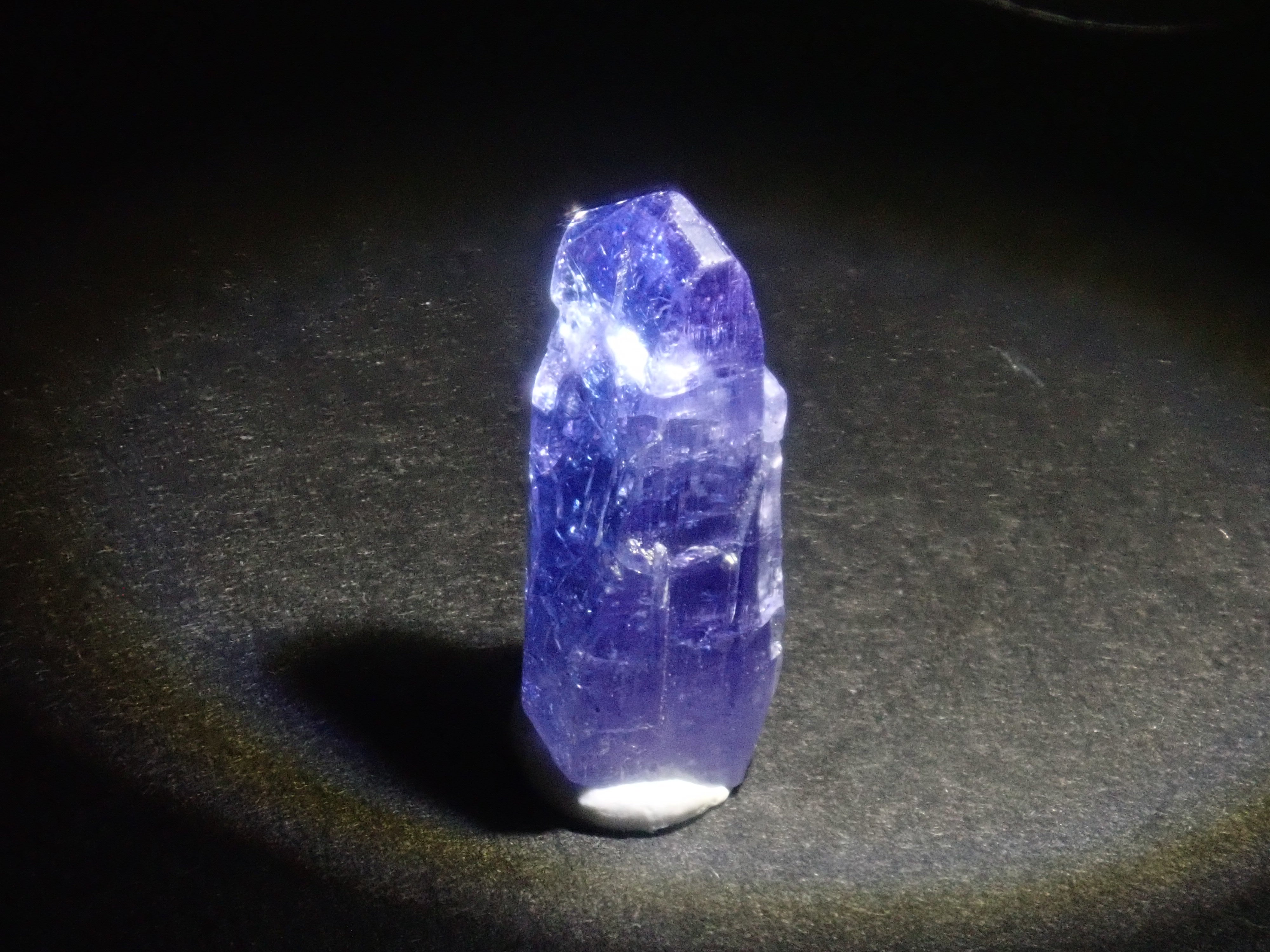 【11/2 22時販売開始】《限定10石》バイカラーピンクタンザナイト原石含むタンザナイト原石ガチャ（平均4.2ct）《複数購入割引有》　