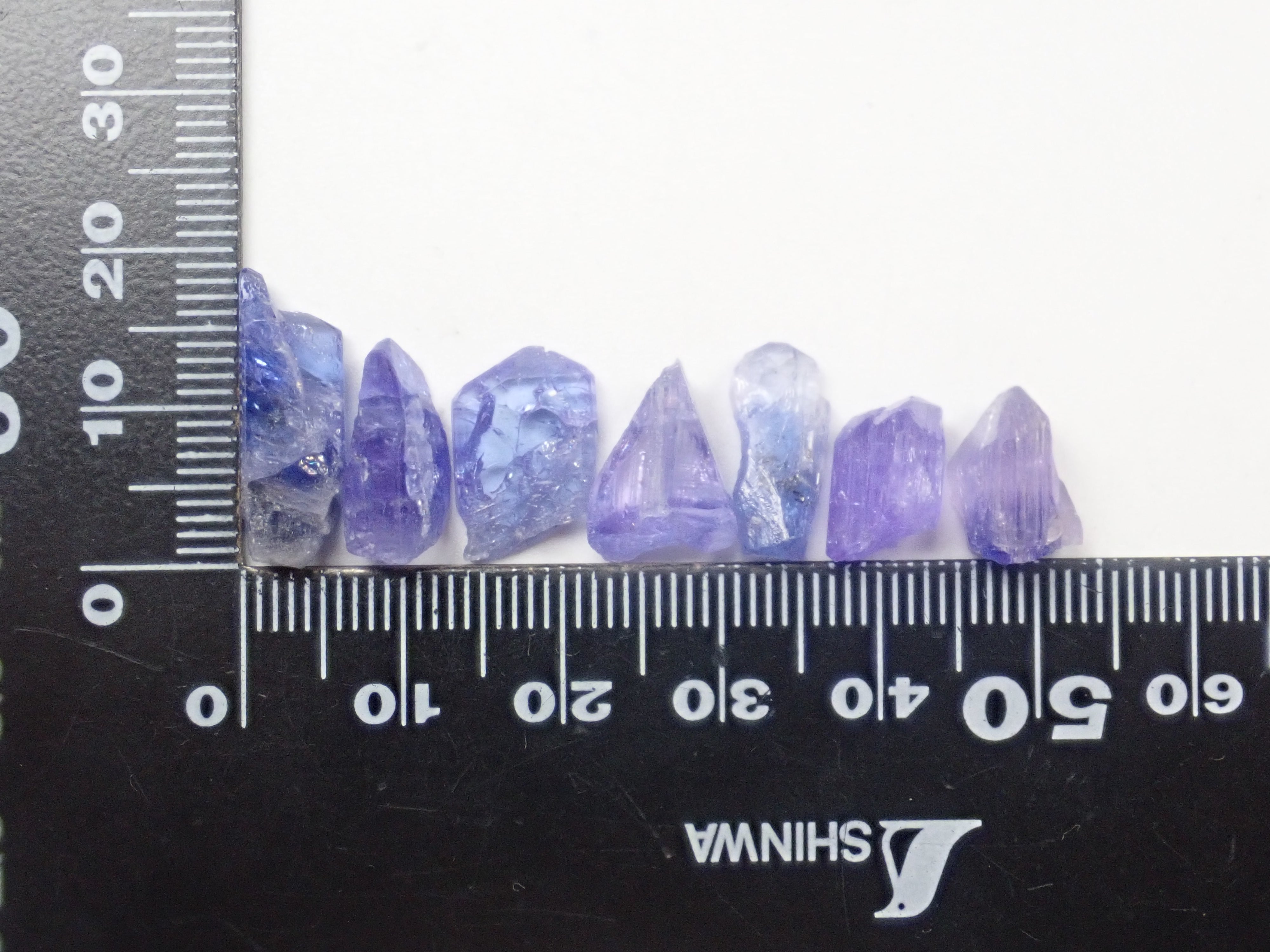 【11/2 22時販売開始】《限定10石》バイカラーピンクタンザナイト原石含むタンザナイト原石ガチャ（平均4.2ct）《複数購入割引有》　