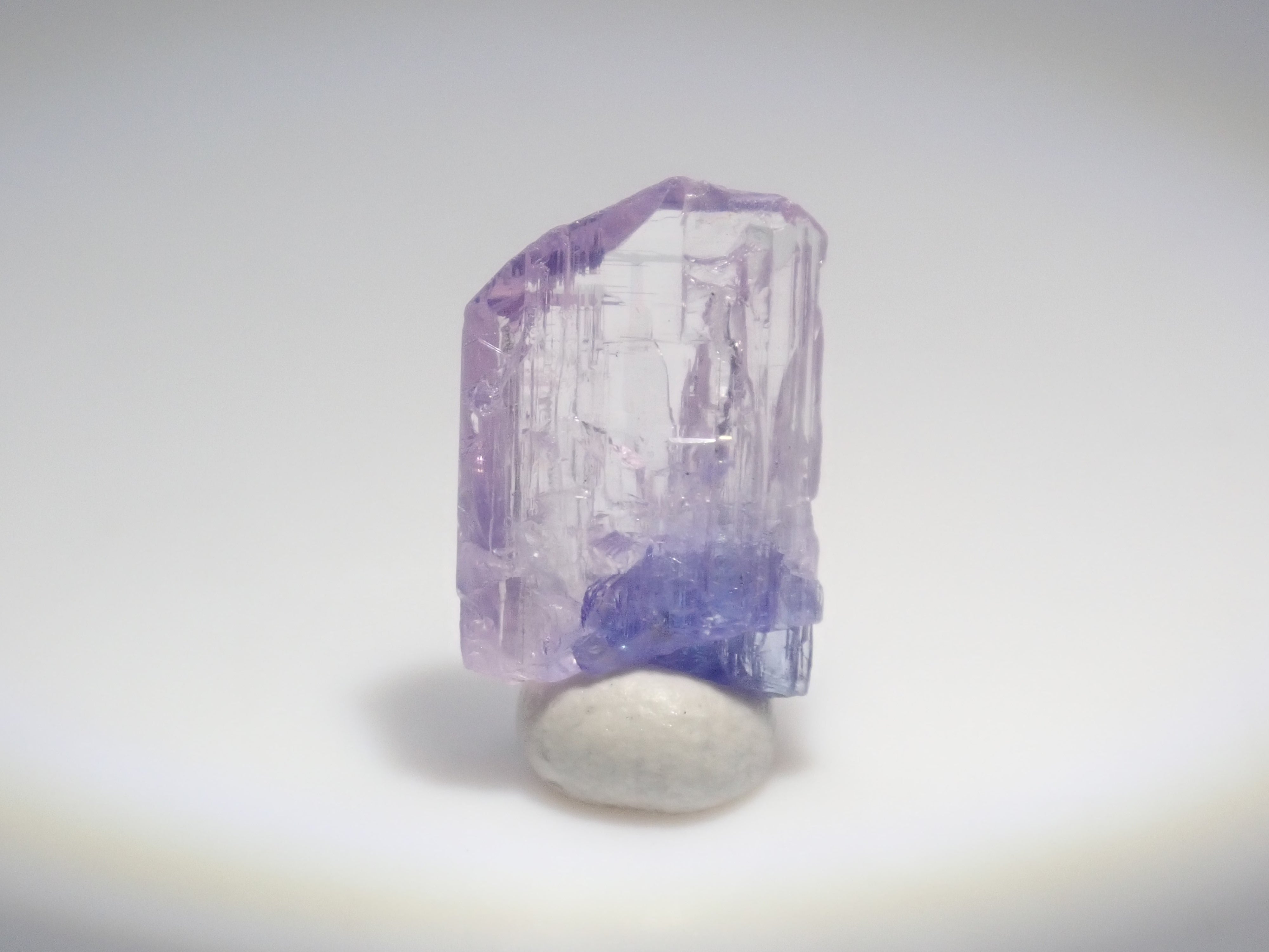 【11/2 22時販売開始】《限定10石》バイカラーピンクタンザナイト原石含むタンザナイト原石ガチャ（平均4.2ct）《複数購入割引有》　