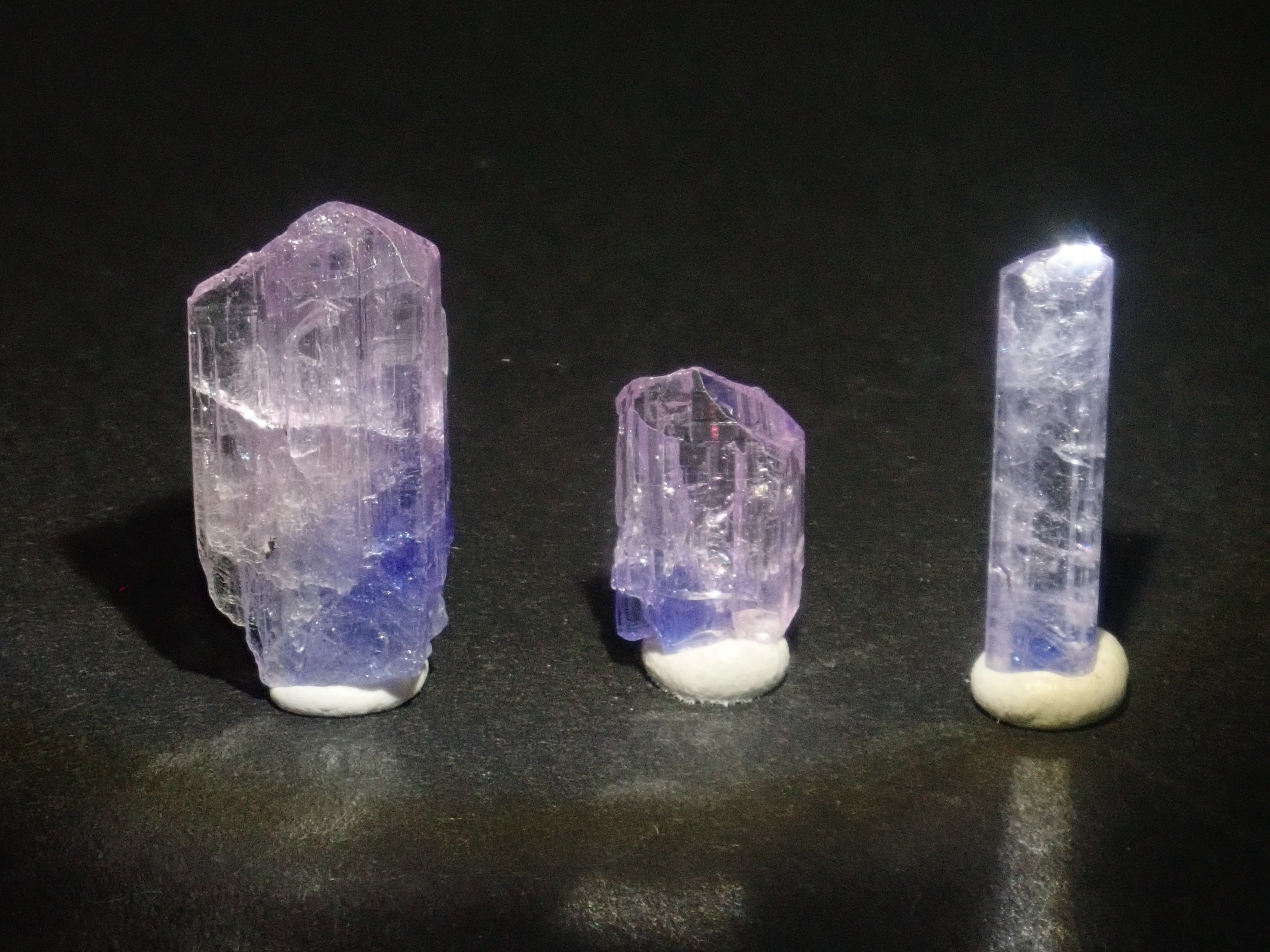 【11/2 22時販売開始】《限定10石》バイカラーピンクタンザナイト原石含むタンザナイト原石ガチャ（平均4.2ct）《複数購入割引有》　