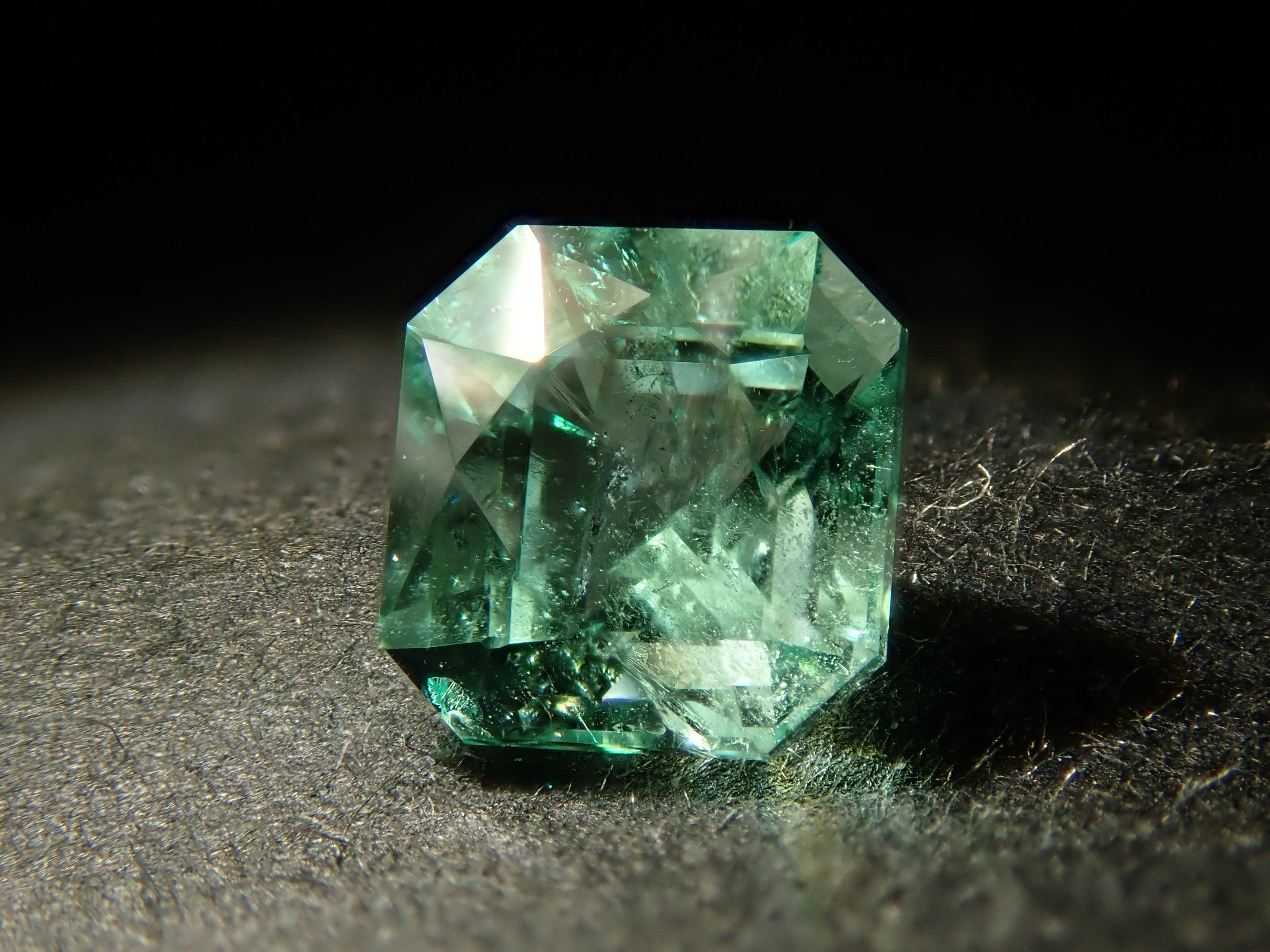 [11/2 22:00] 巴西薄荷祖母綠裸石，0.491克拉