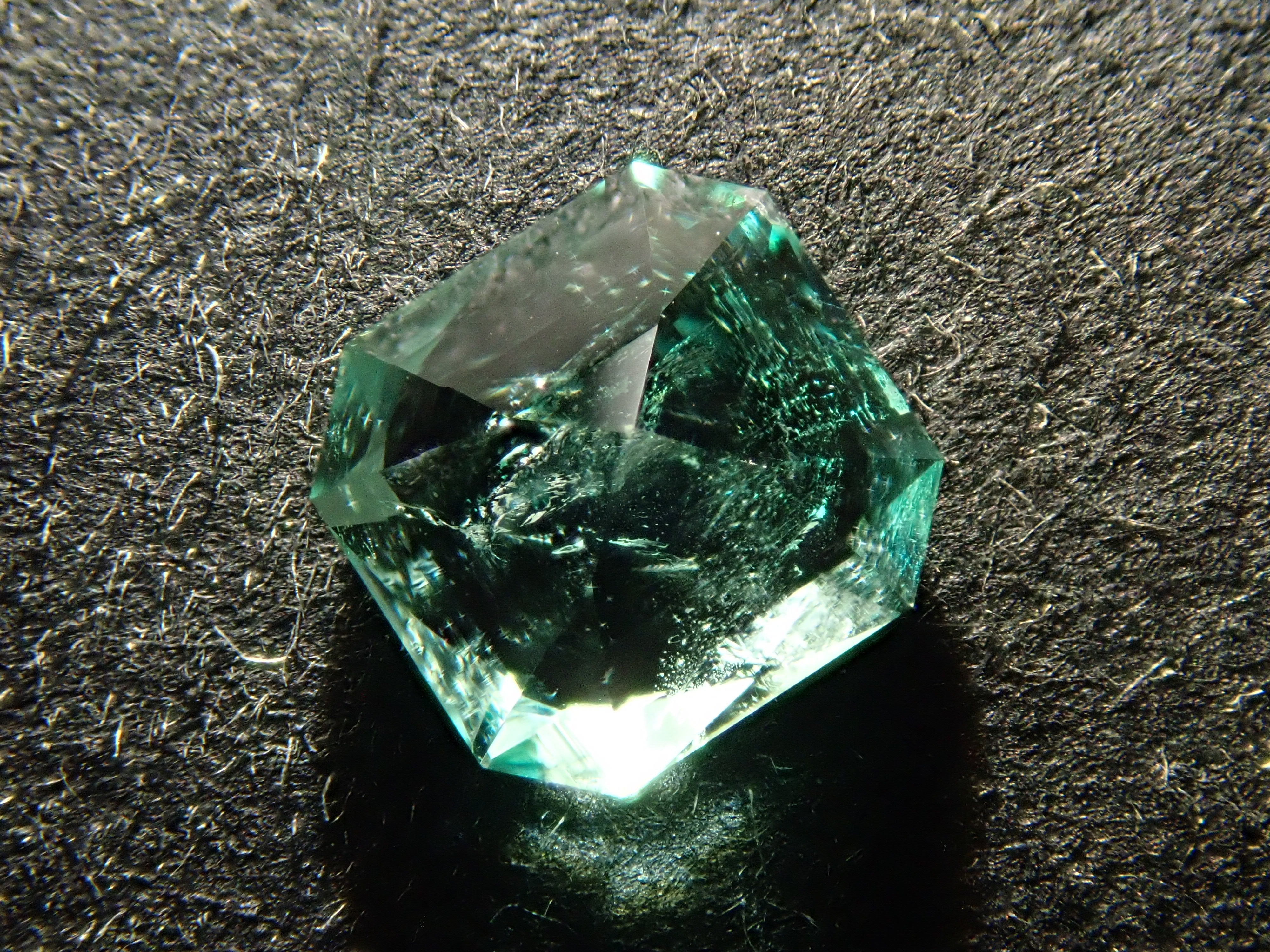 [11/2 22:00] 巴西薄荷祖母綠裸石，0.491克拉